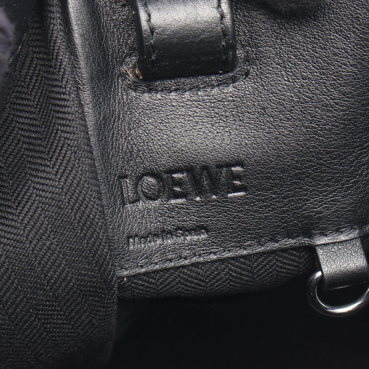 Loewe Black Leather Handbag (Pre-Owned)