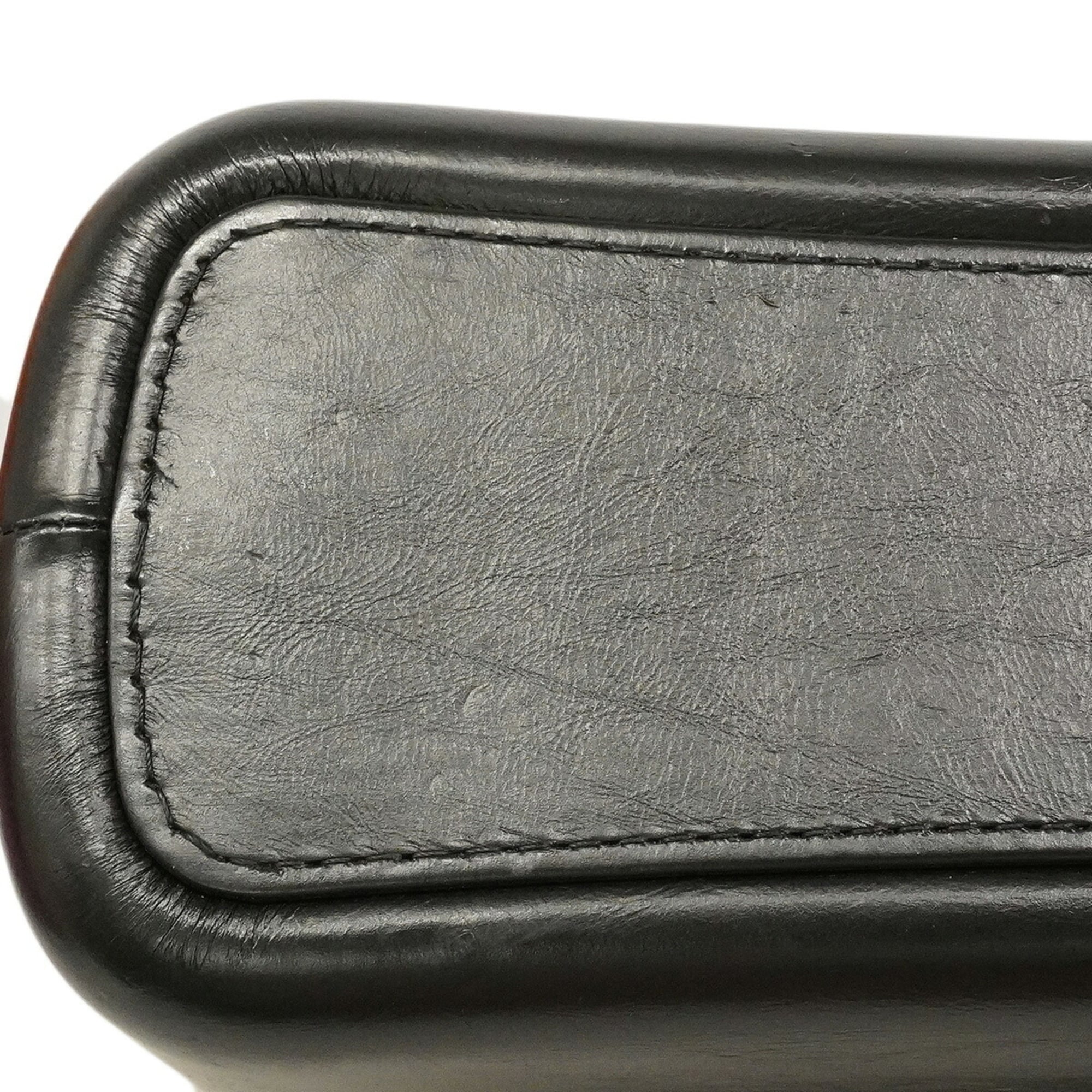 Chanel Black Leather Shoulder Bag (Pre-Owned)