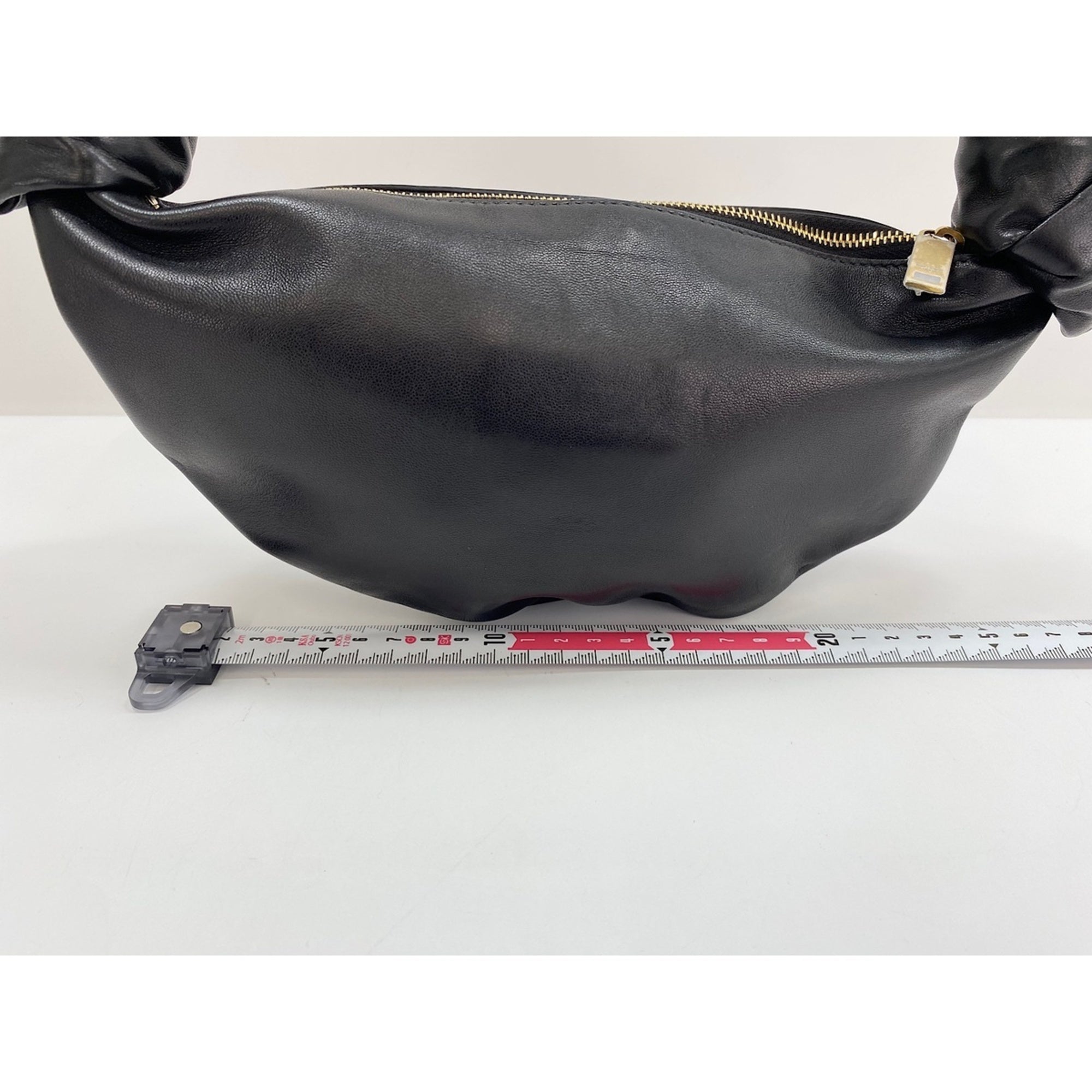 Yves Saint Laurent Black Handbag (Pre-Owned)