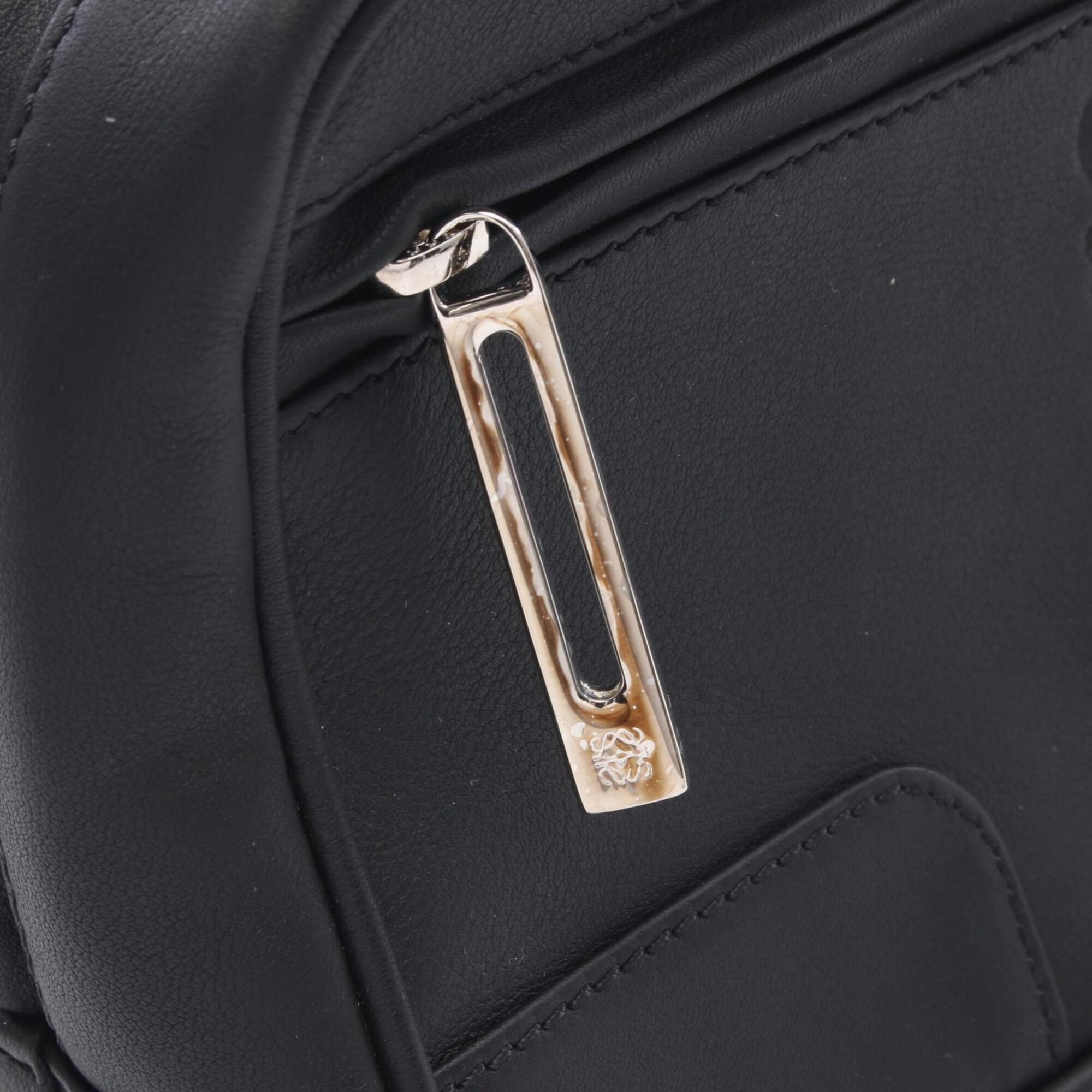 Loewe Black Leather Clutch Bag Handbag (Pre-Owned)