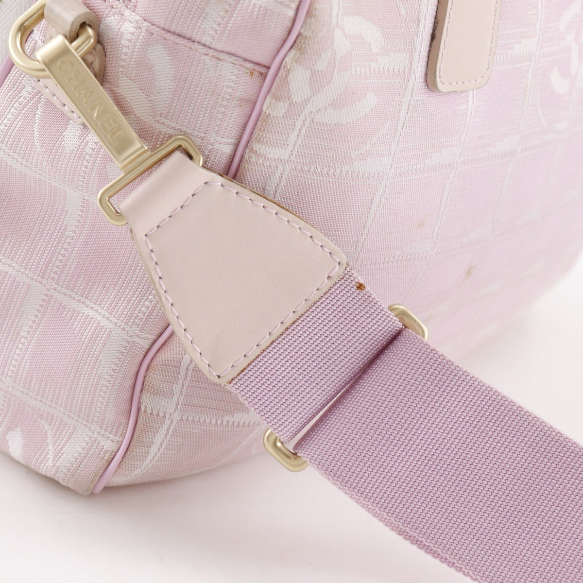 Chanel New Travel Line Pink Nylon Canvas Handbag (Pre-Owned)