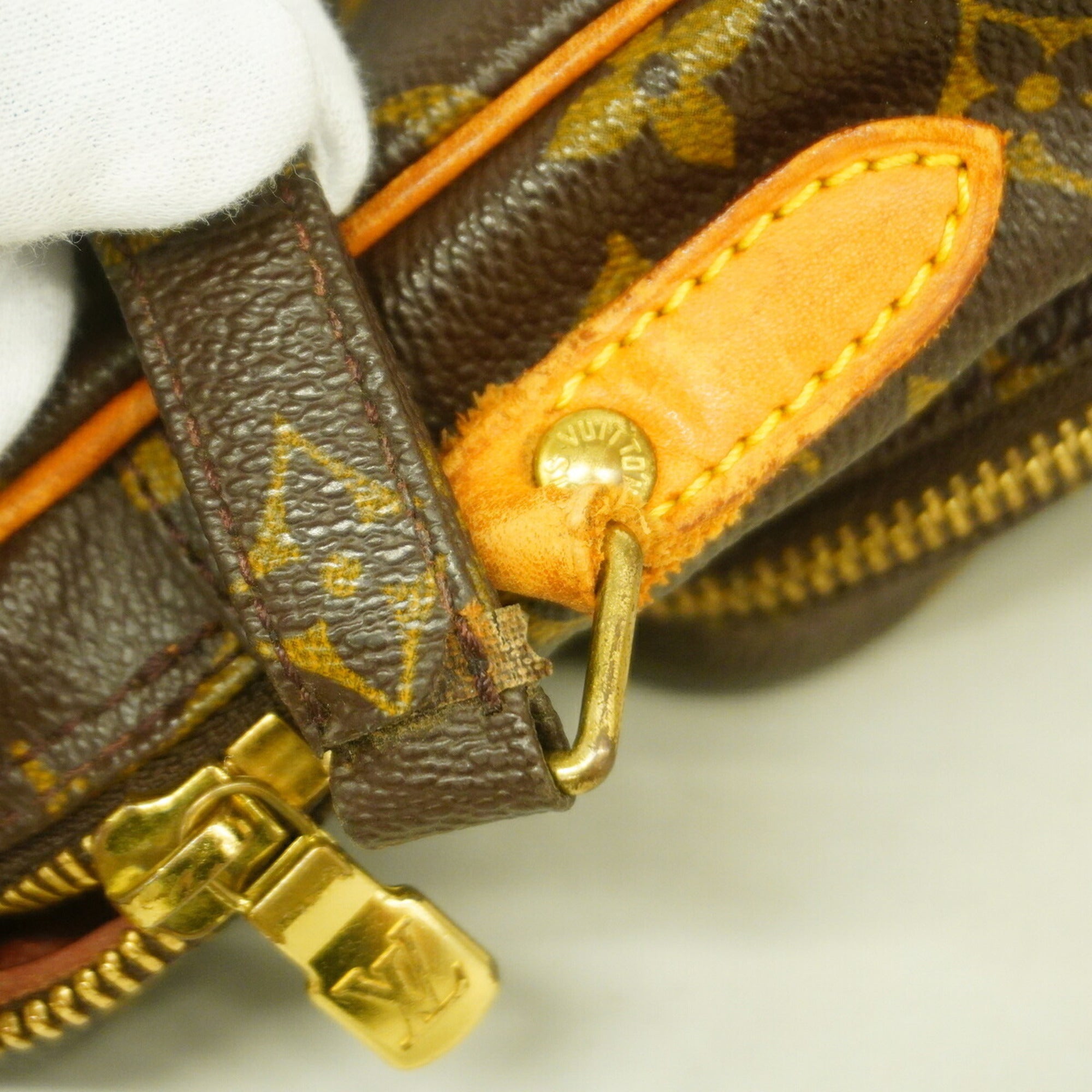 Louis Vuitton Brown Shoulder Bag (Pre-Owned)