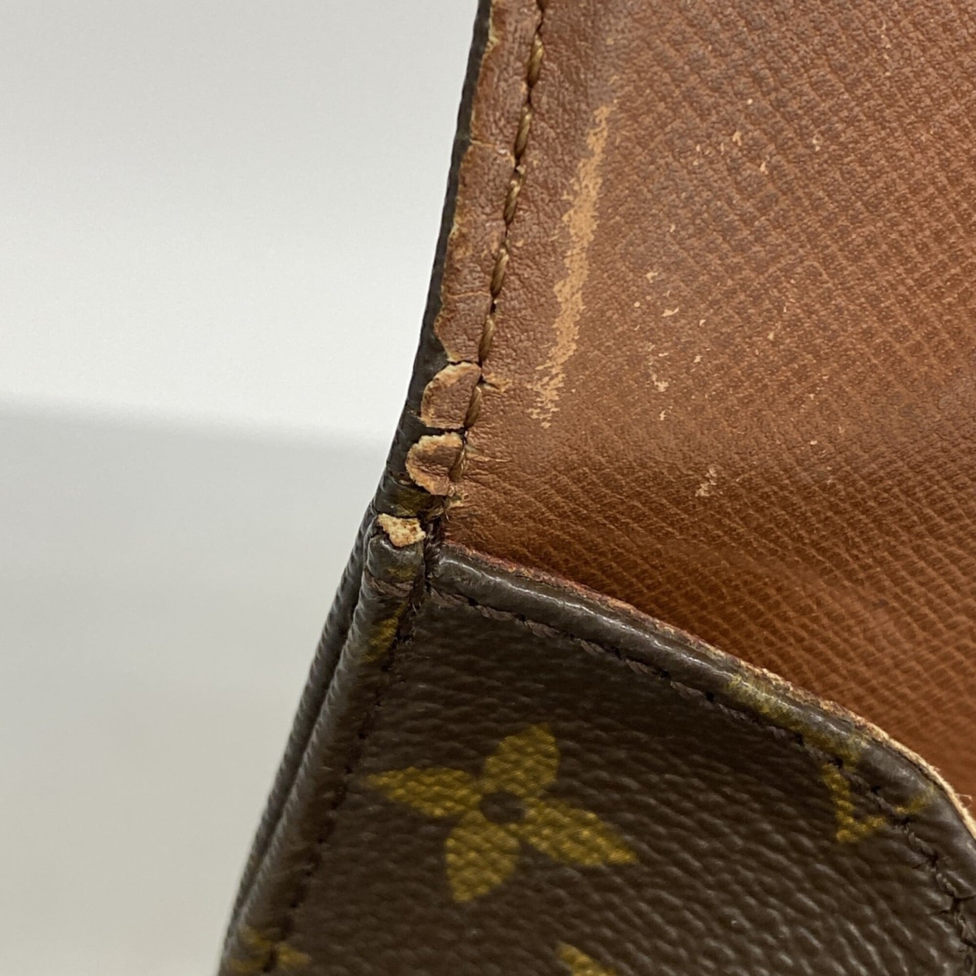 Louis Vuitton Brown Shoulder Bag (Pre-Owned)