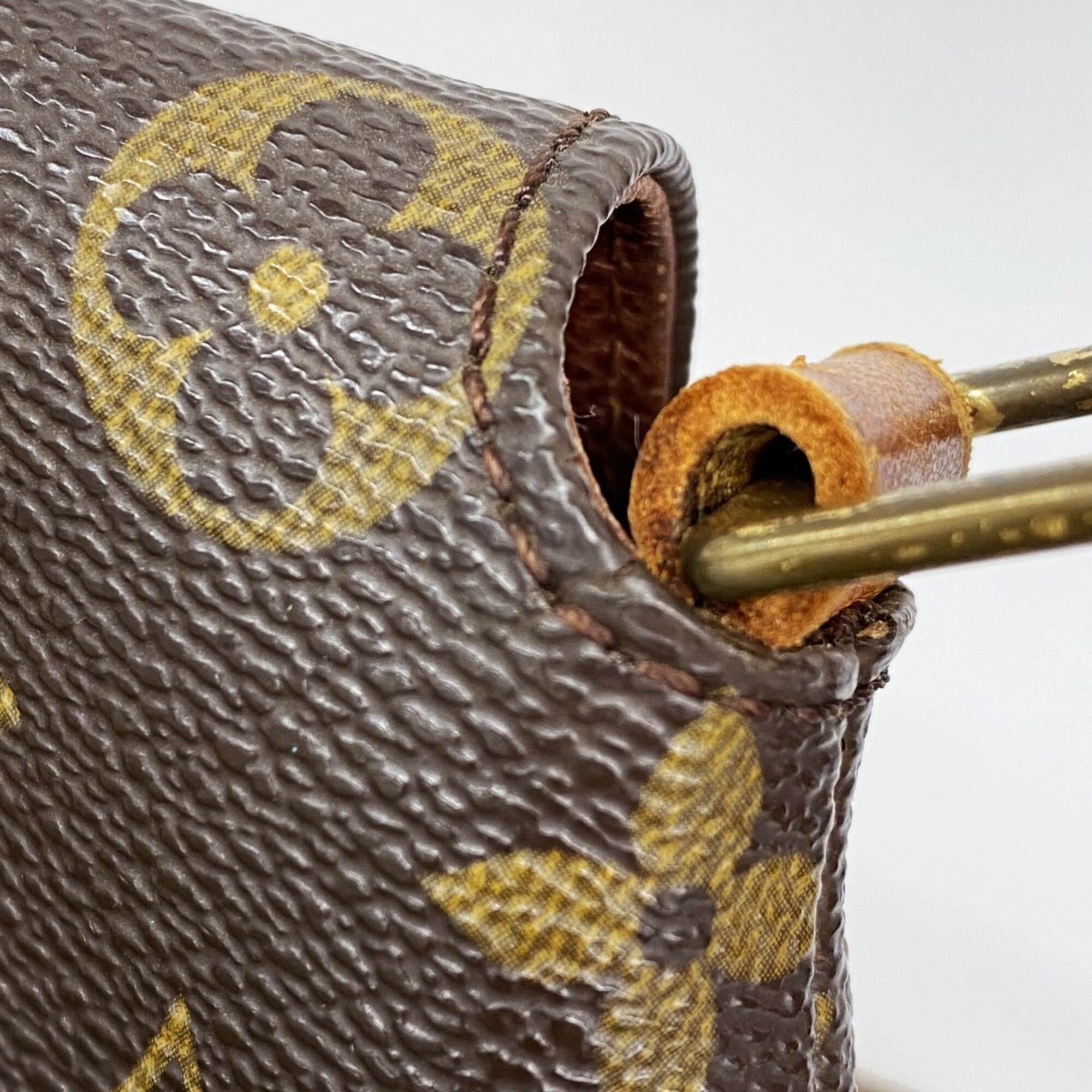 Louis Vuitton Brown Shoulder Bag (Pre-Owned)