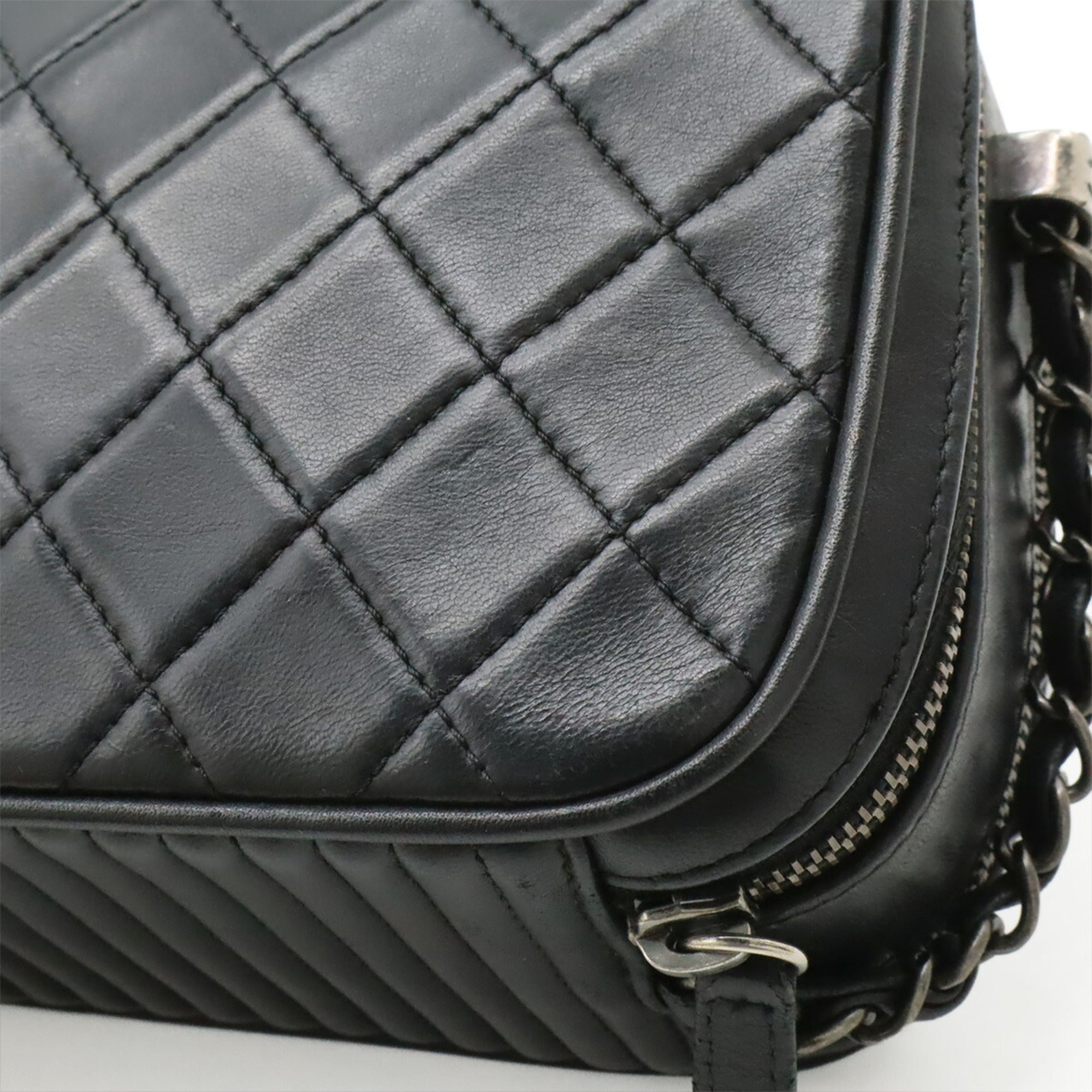 Chanel Black Leather Pochette Shoulder Bag (Pre-Owned)