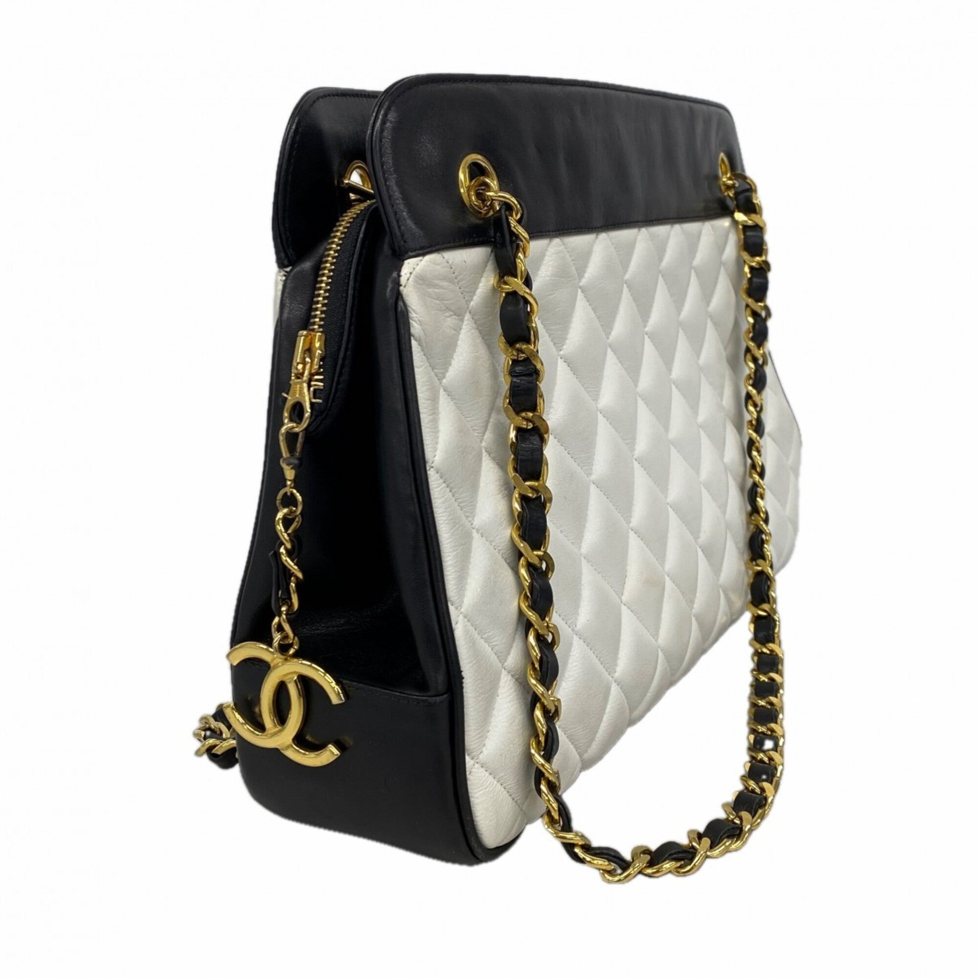 Chanel Black White Leather Shoulder Bag (Pre-Owned)