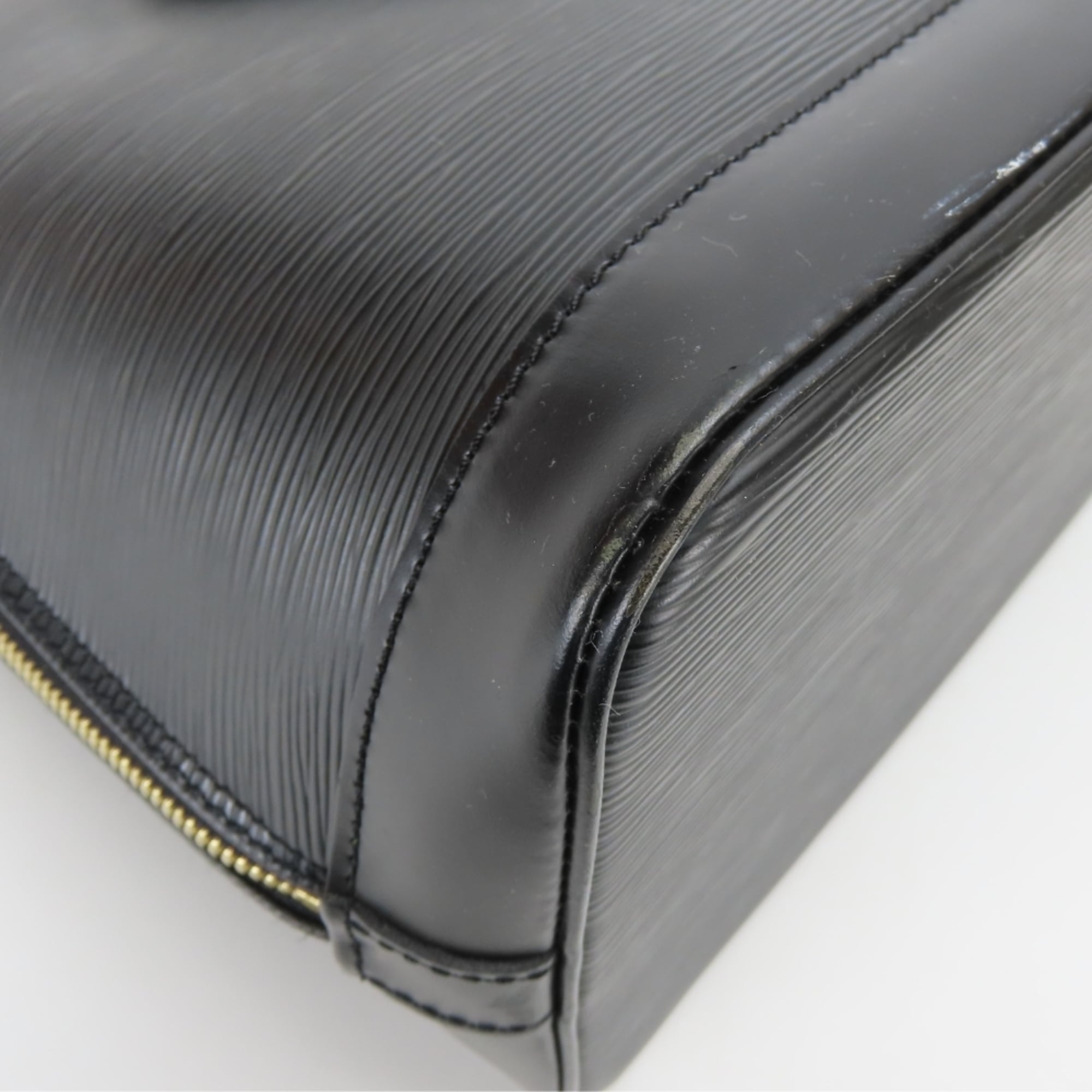 Louis Vuitton Epi Black Noir Epi Leather Handbag (Pre-Owned)