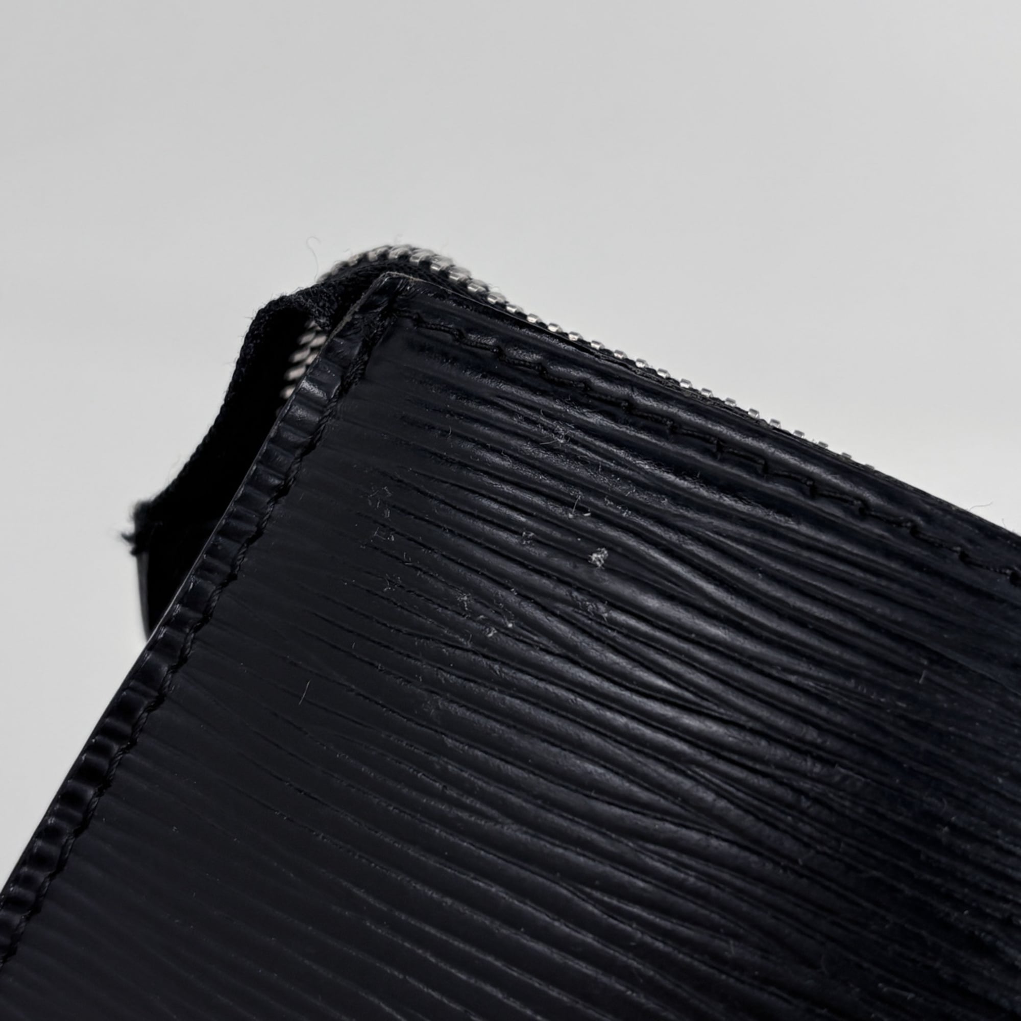 Louis Vuitton Black Noir Epi Leather Handbag Pochette Pouch (Pre-Owned)