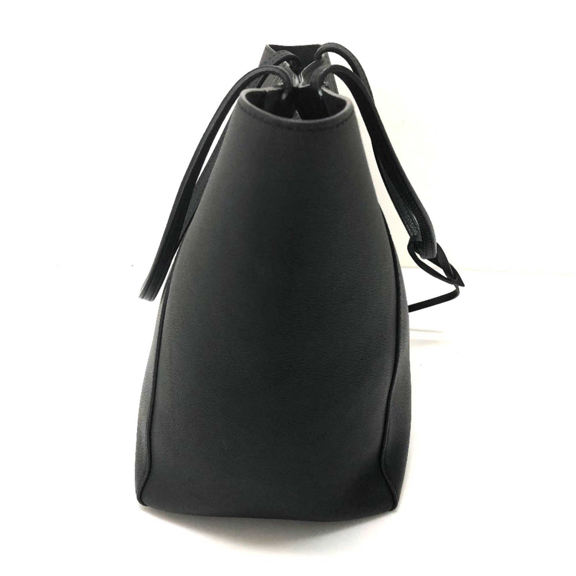 Louis Vuitton Black Leather Shoulder Bag (Pre-Owned)