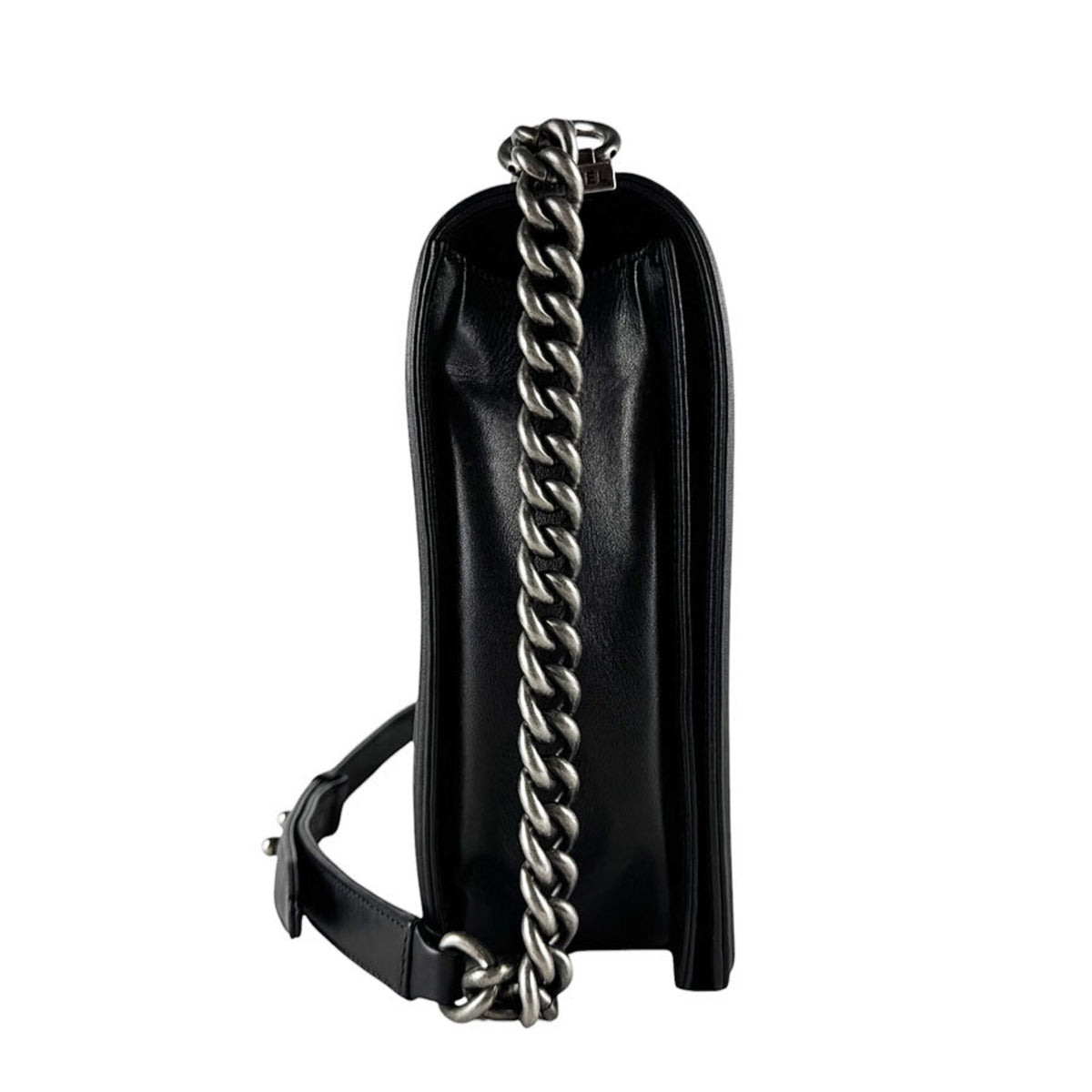 Chanel Black Leather Shoulder Bag (Pre-Owned)