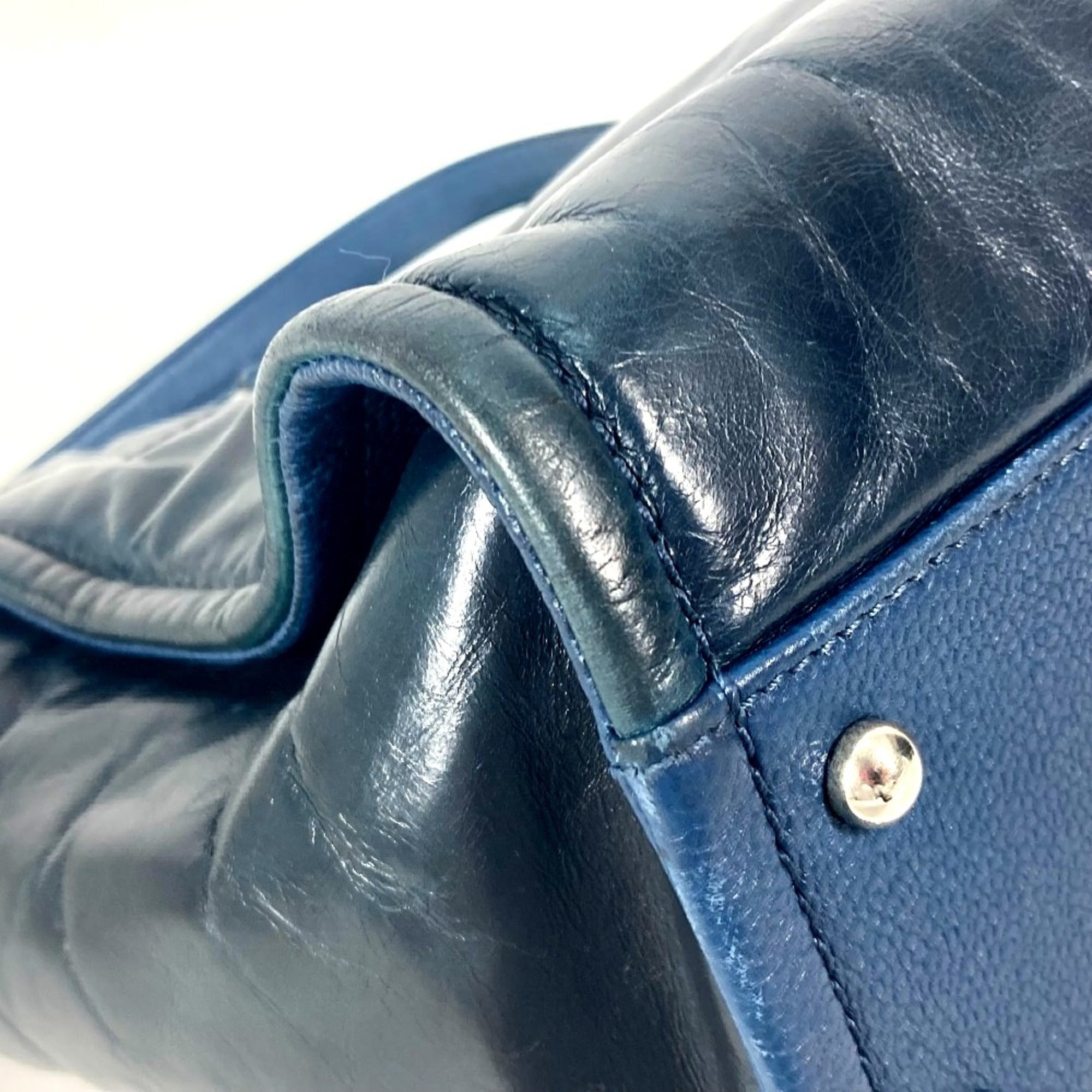 Chanel Navy Leather Shoulder Bag (Pre-Owned)