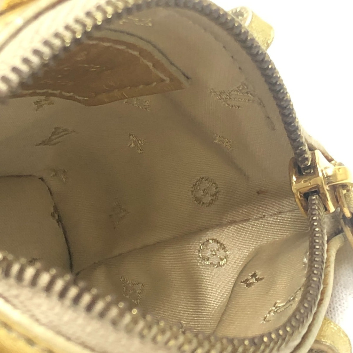 Louis Vuitton Gold Suhali Leather Handbag Pouch (Pre-Owned)