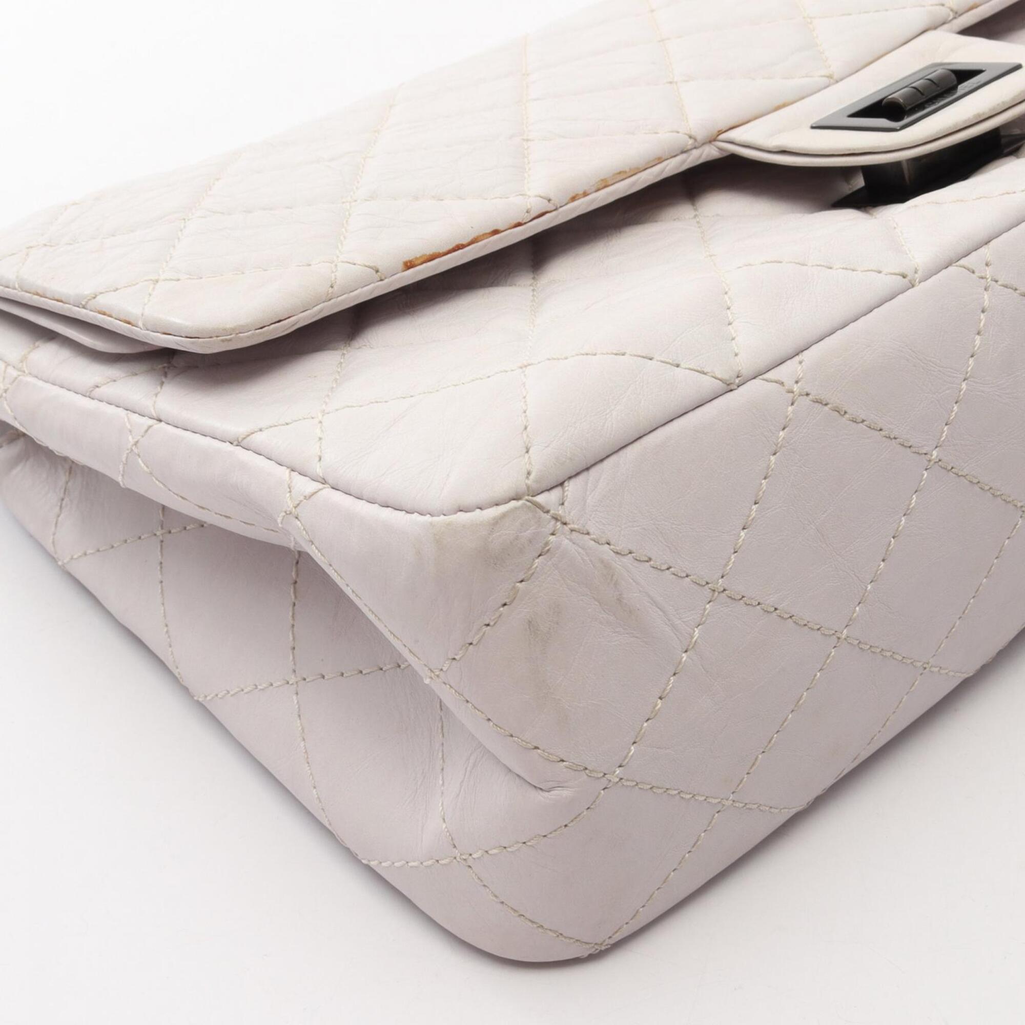 Chanel White Leather Handbag Shoulder Bag (Pre-Owned)