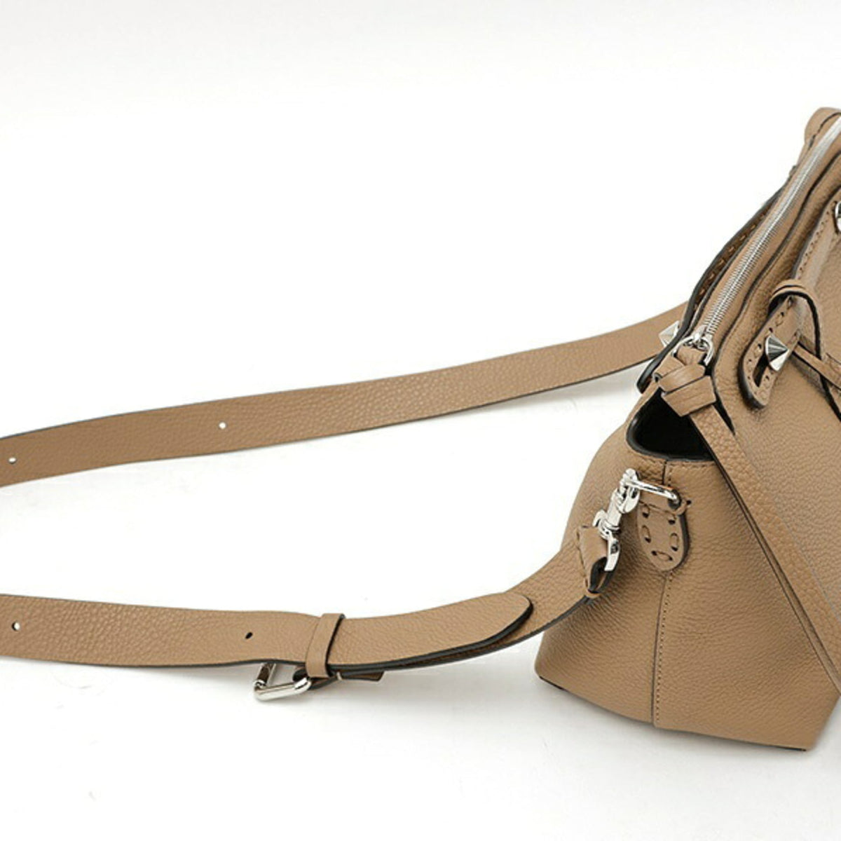 Fendi Beige Leather Shoulder Bag (Pre-Owned)