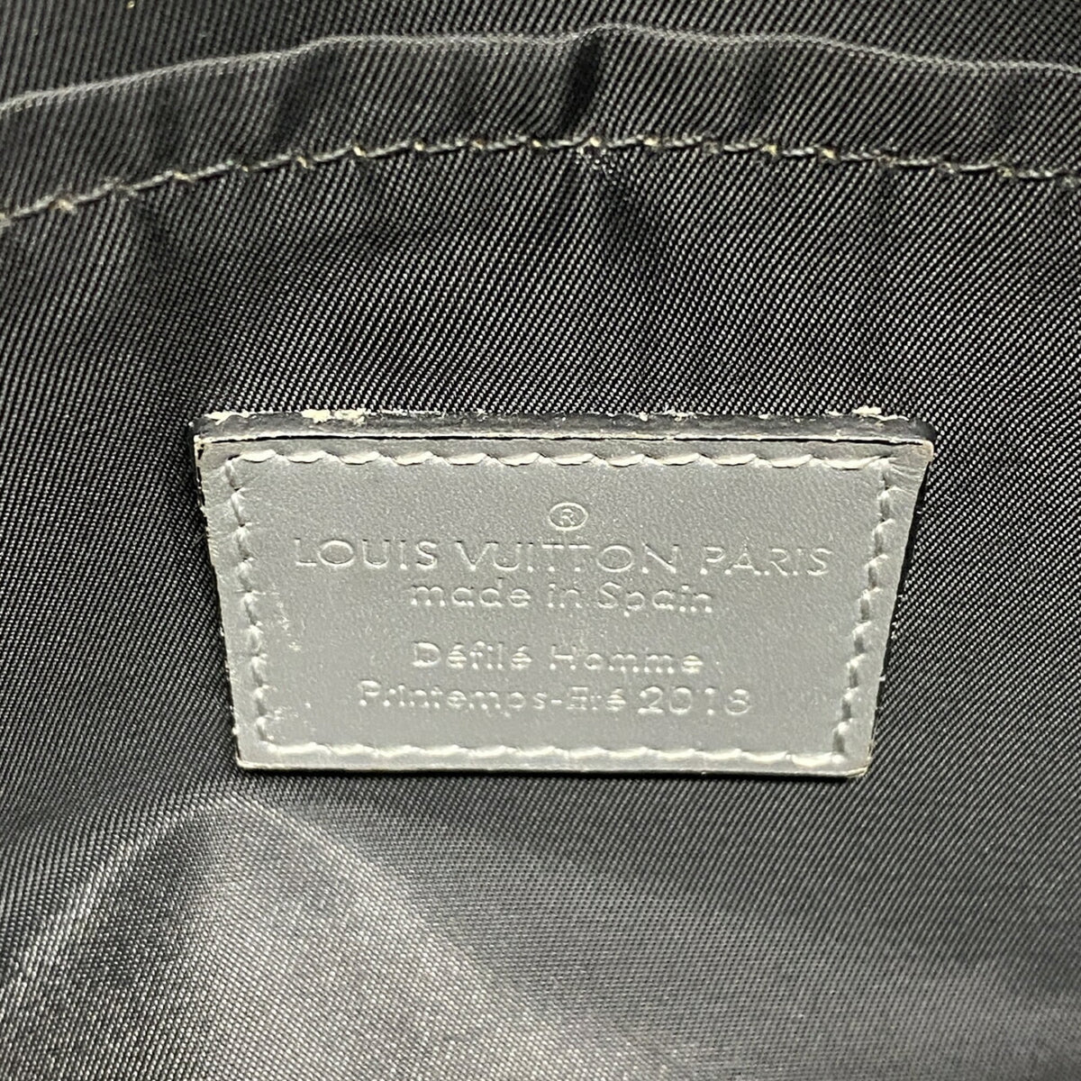 Louis Vuitton Silver Shoulder Bag (Pre-Owned)