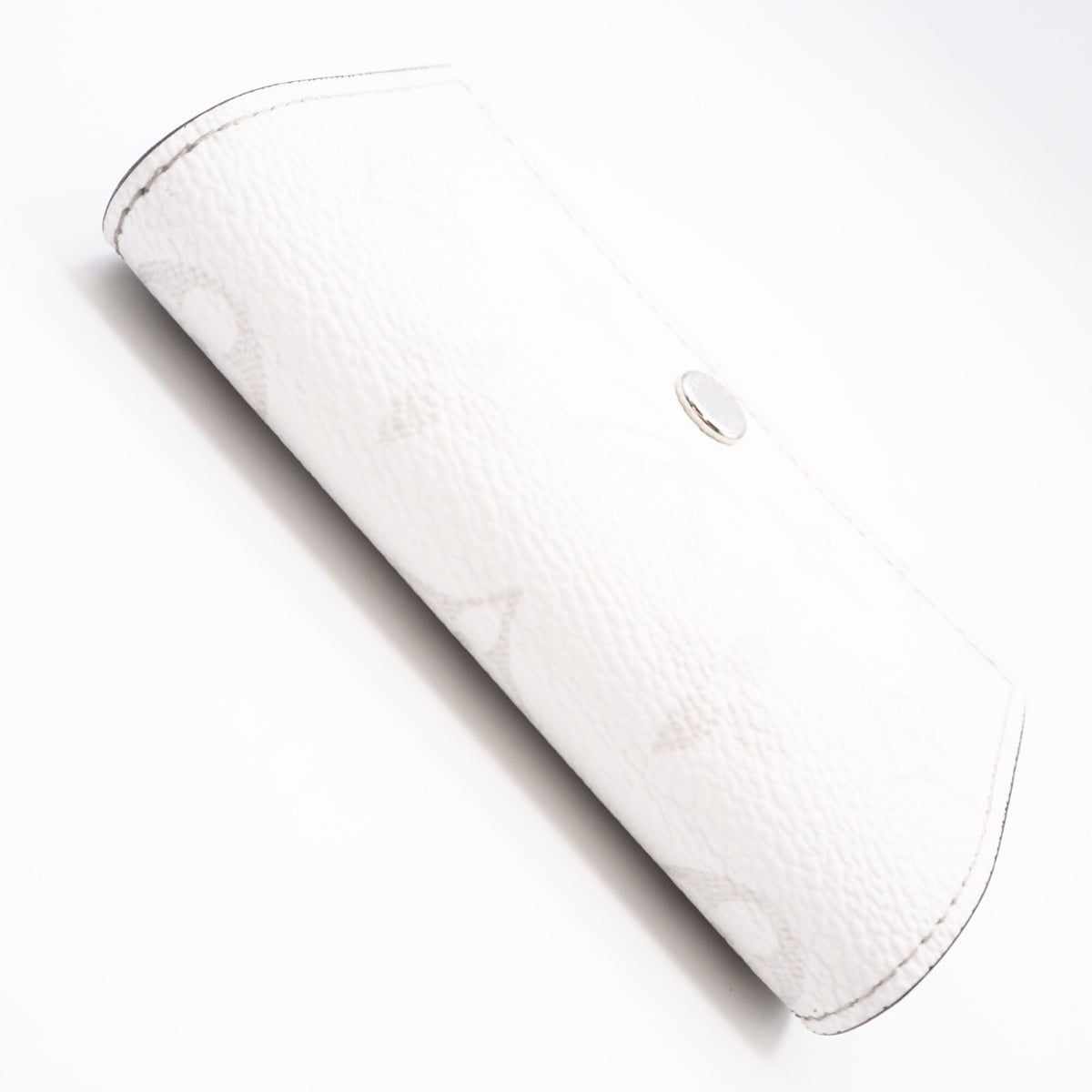 Louis Vuitton Taigarama Gray White Coated Canvas Leather Wallet (Tri-Fold) (Pre-Owned)