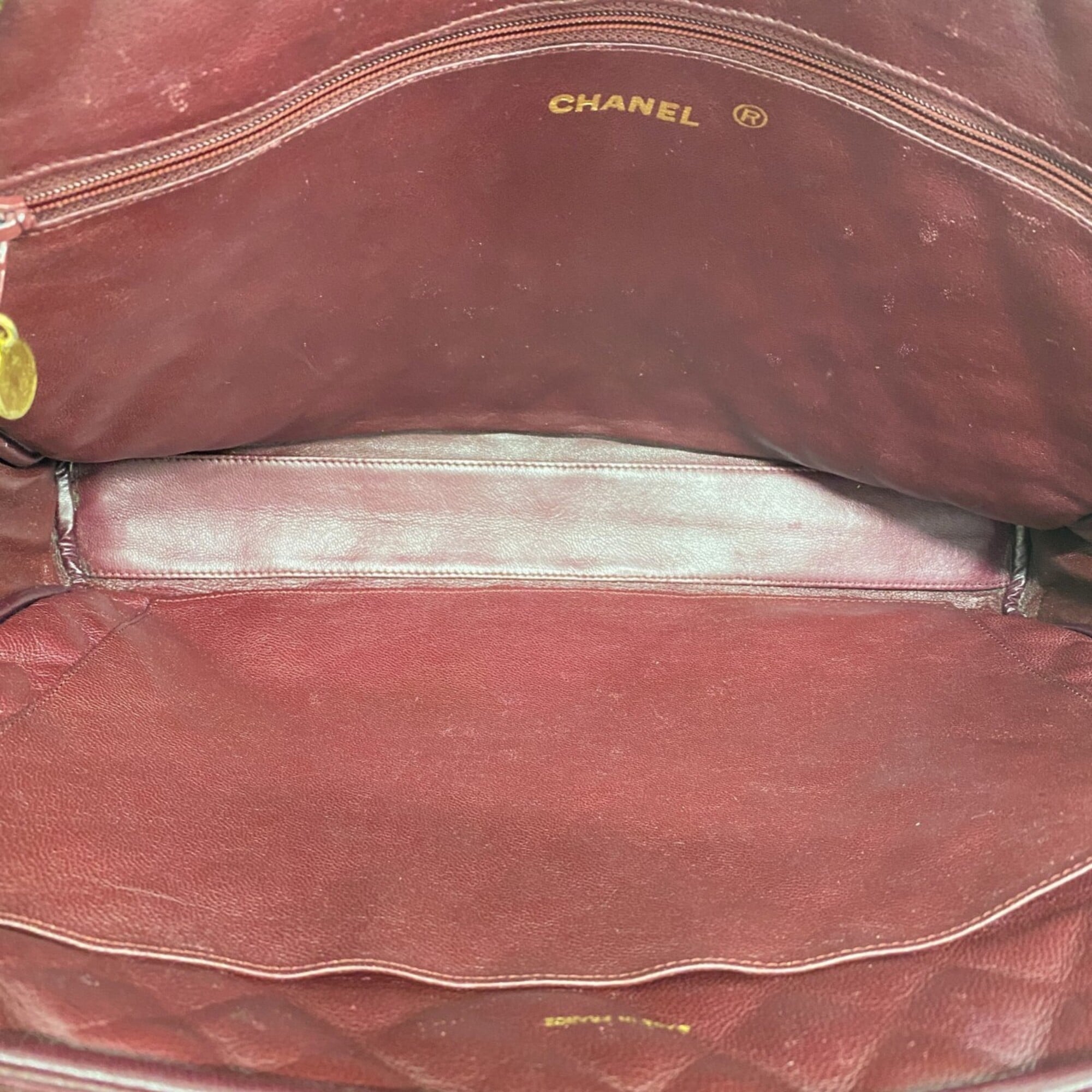 Chanel Black Leather Shoulder Bag (Pre-Owned)