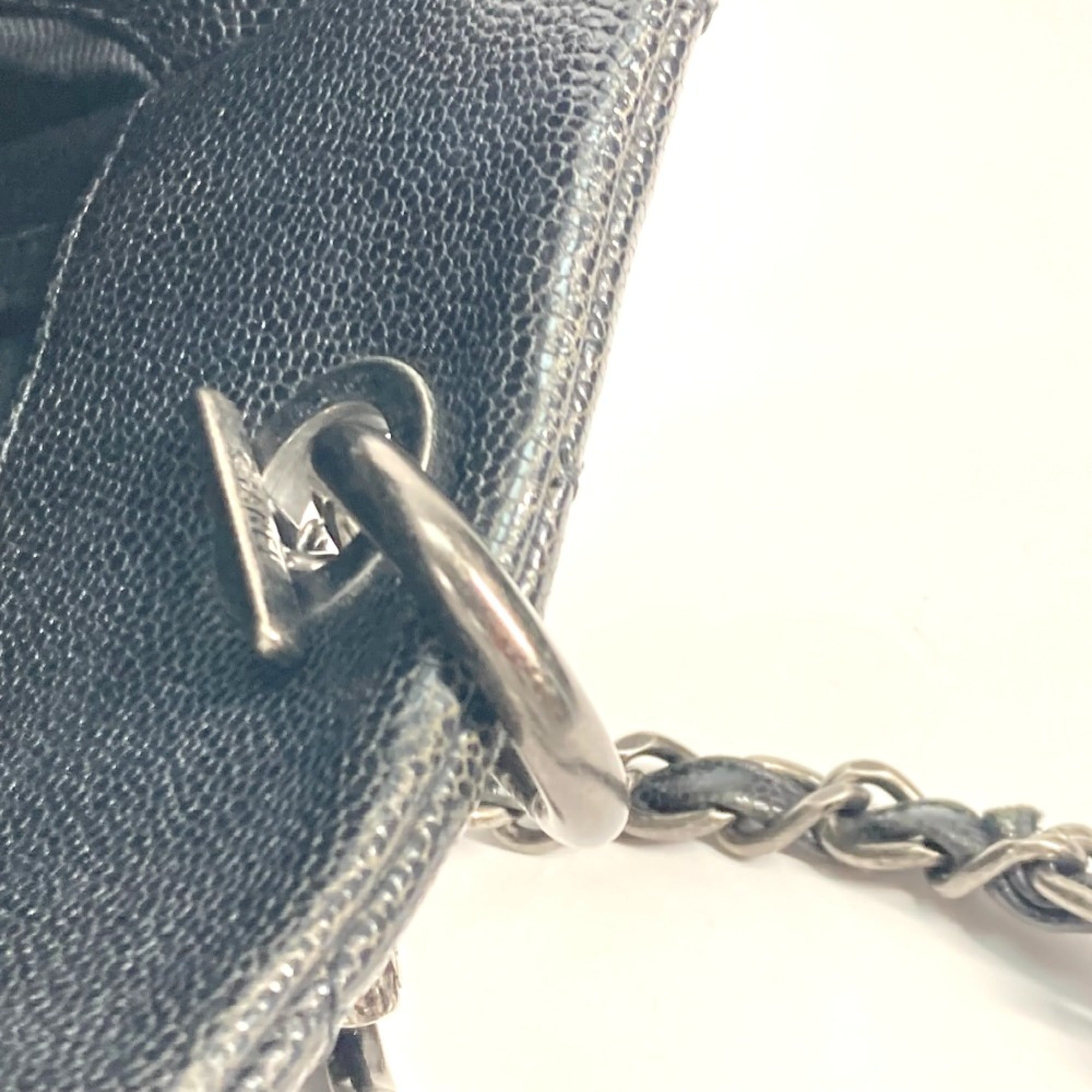 Chanel Black Leather Shoulder Bag (Pre-Owned)