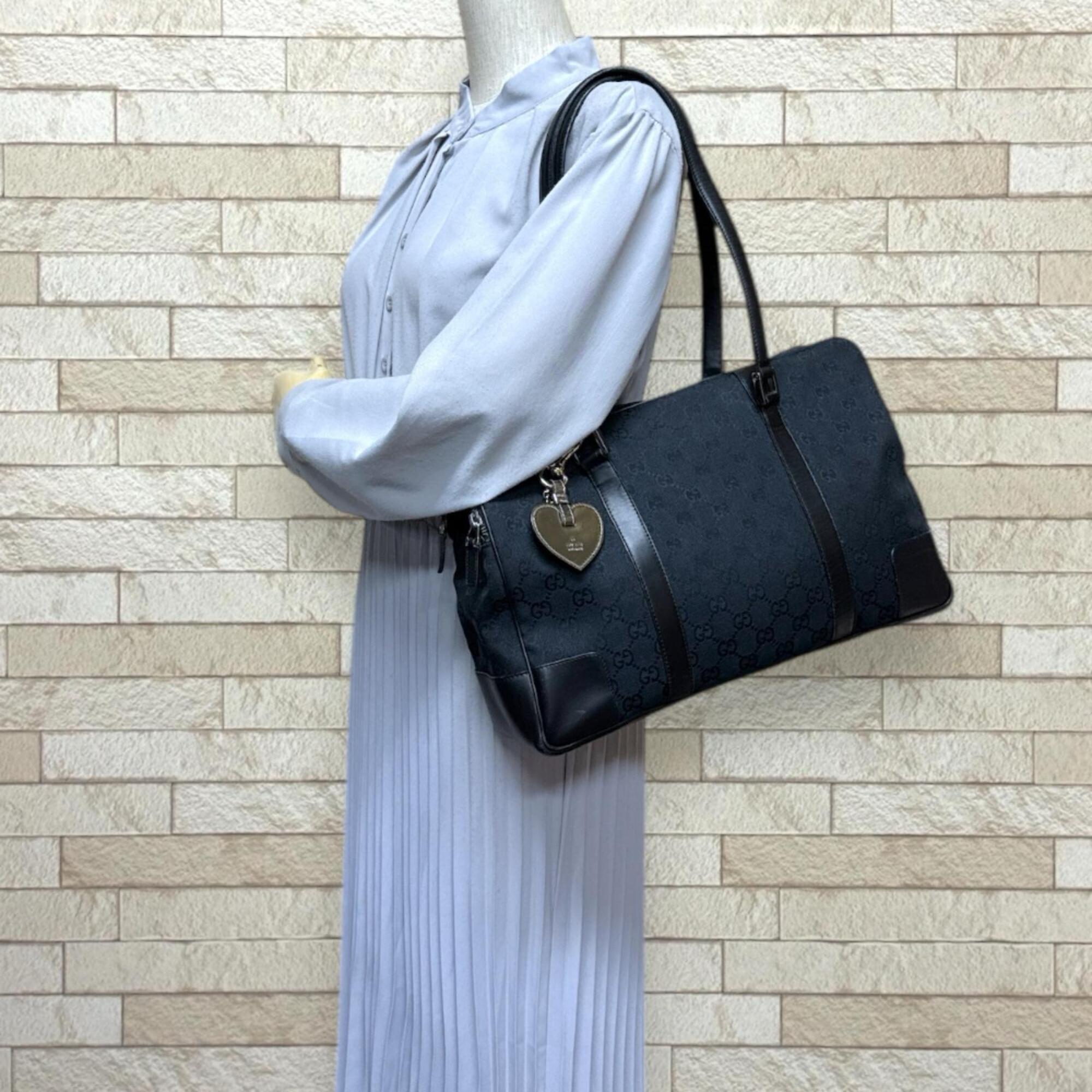 Gucci Gg Canvas Black Gg Canvas Shoulder Bag (Pre-Owned)