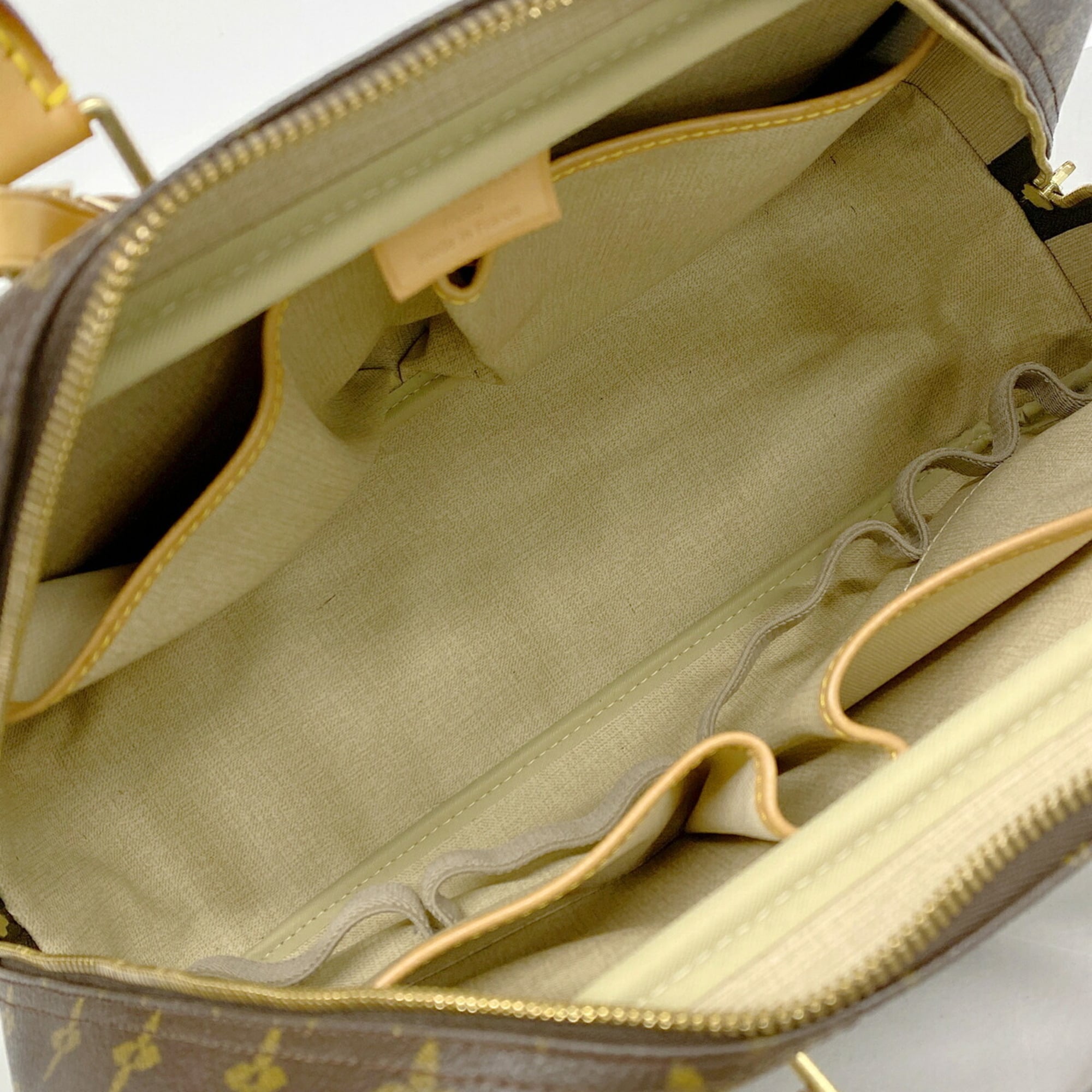 Louis Vuitton Brown Handbag (Pre-Owned)