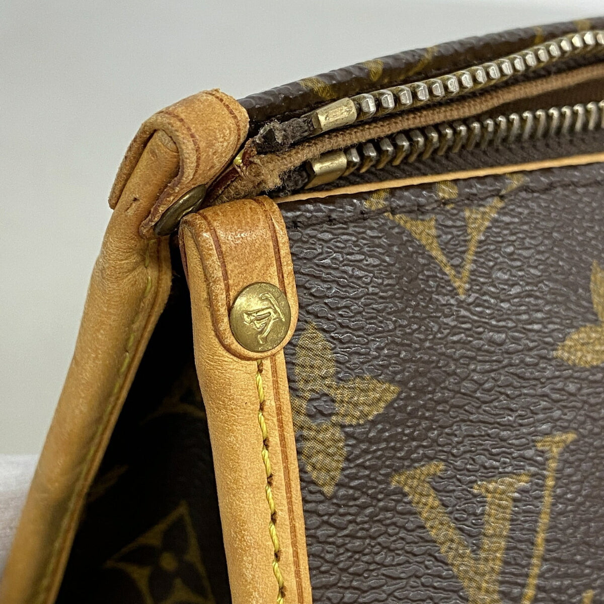Louis Vuitton Brown Handbag (Pre-Owned)