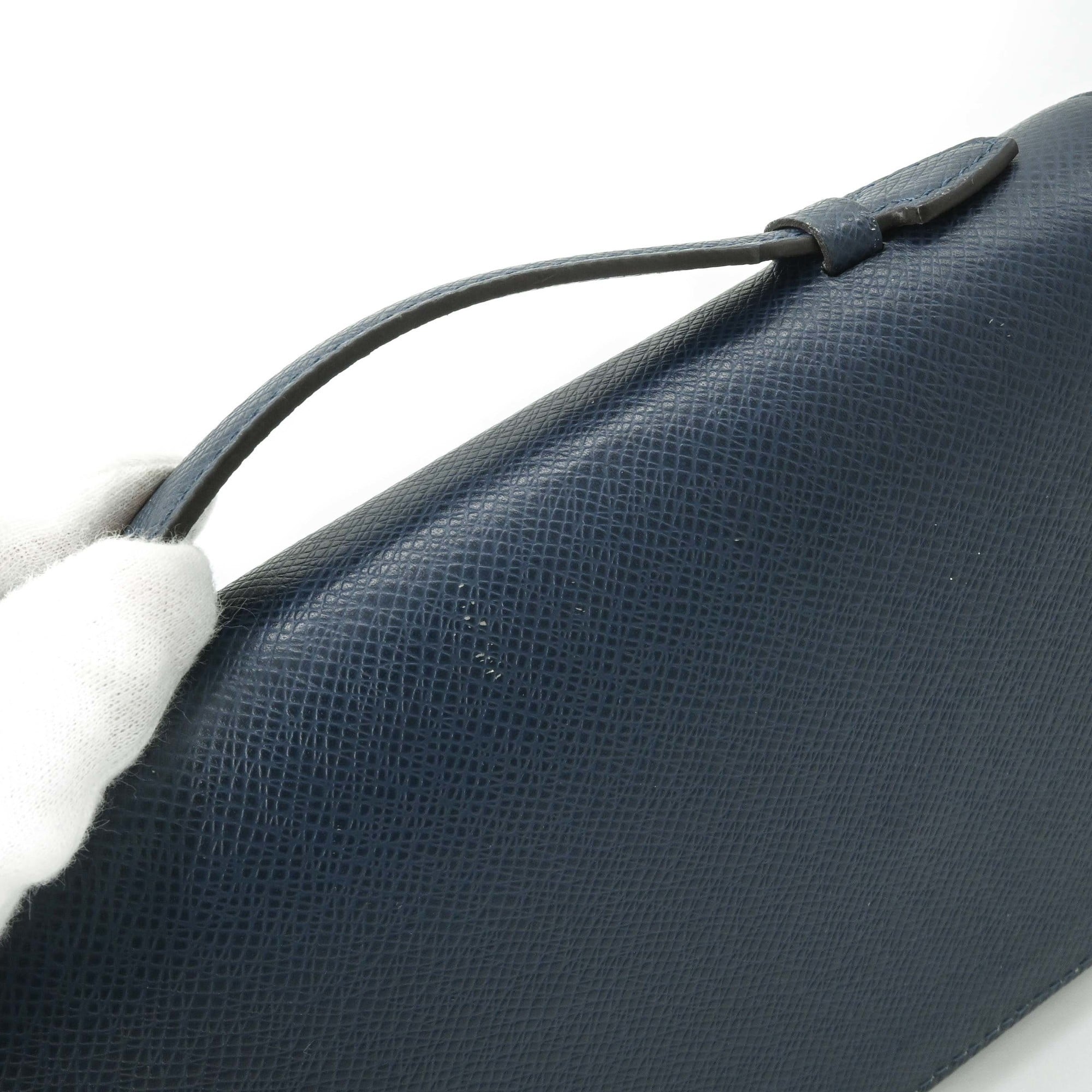 Louis Vuitton Taiga Navy Blue Taiga Leather Long Wallet (Bi-Fold) (Pre-Owned)