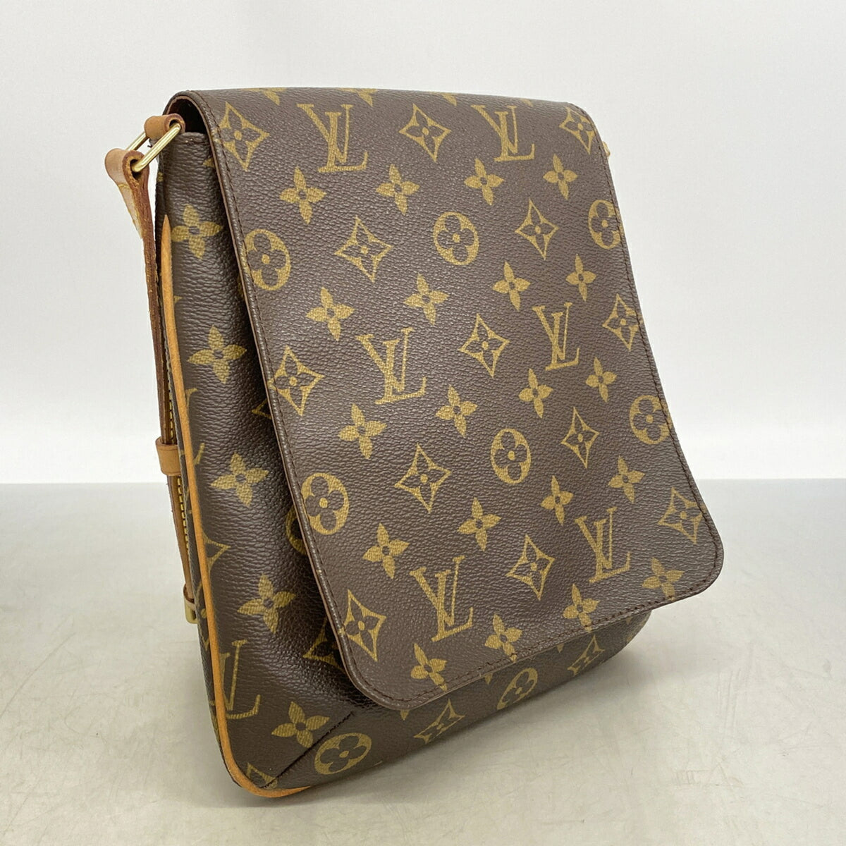 Louis Vuitton Brown Shoulder Bag (Pre-Owned)