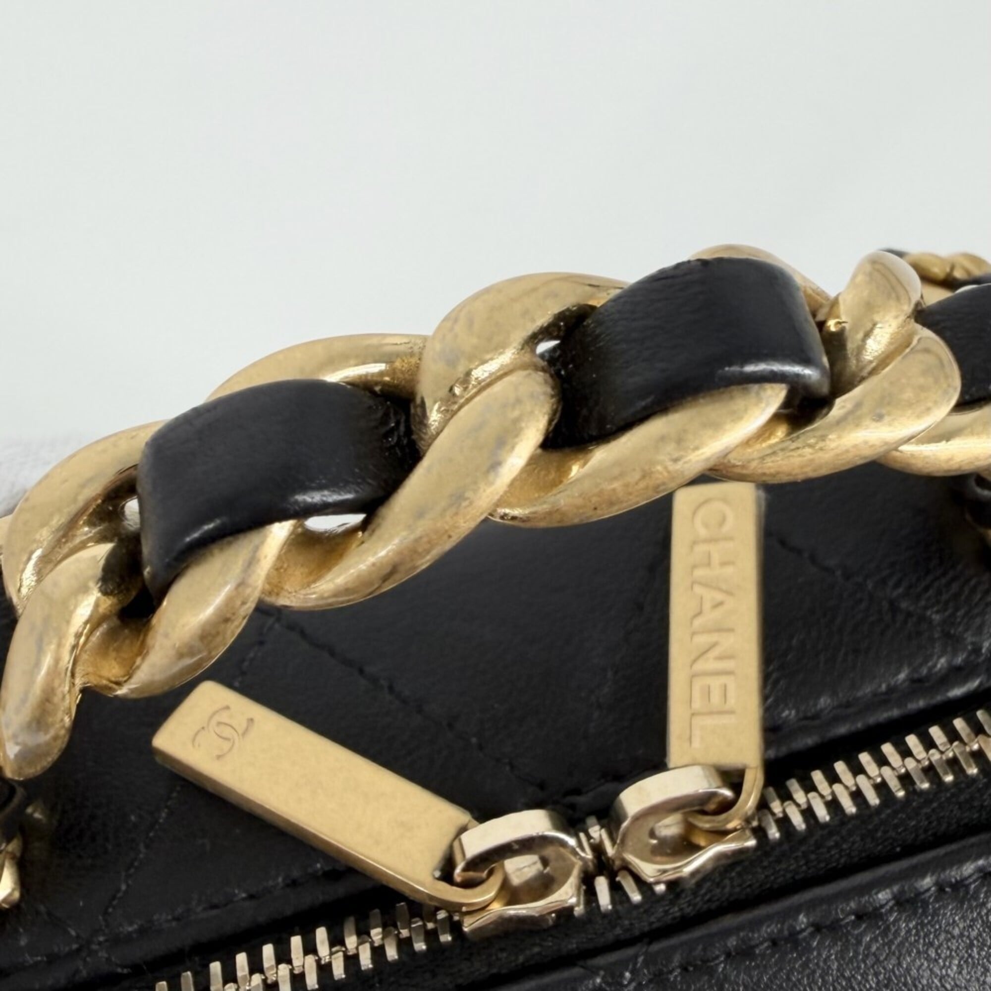 Chanel Matelasse Black Leather Handbag Shoulder Bag (Pre-Owned)
