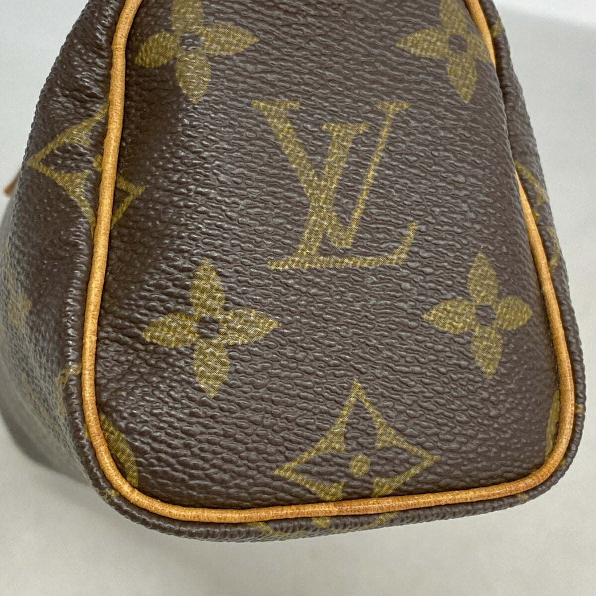 Louis Vuitton Brown Handbag (Pre-Owned)