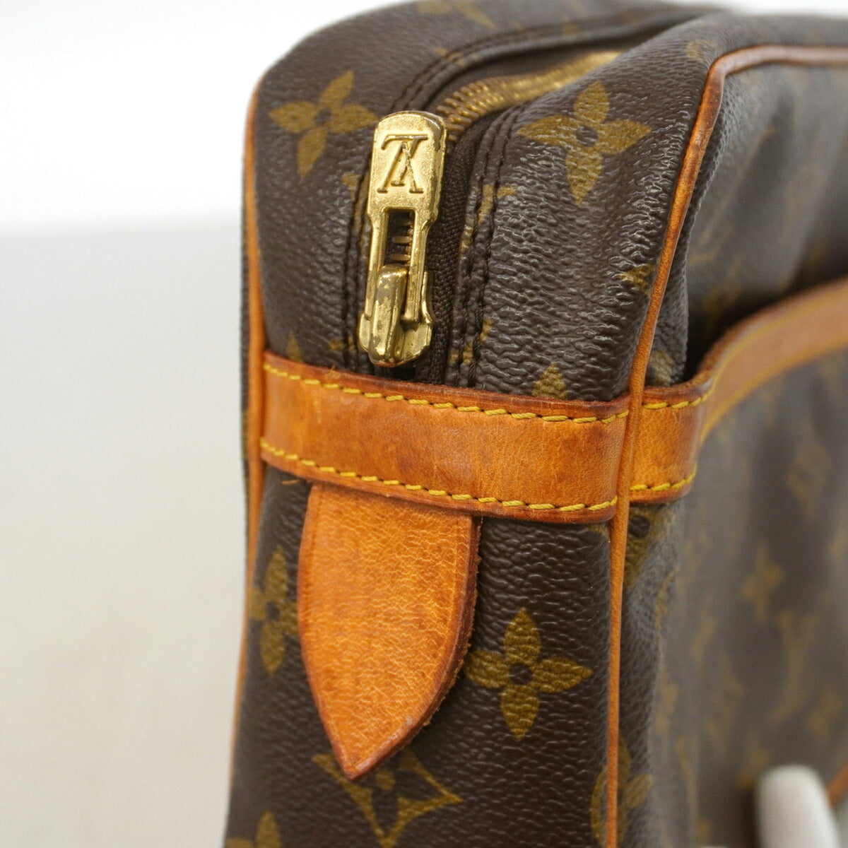 Louis Vuitton Brown Clutch Bag (Pre-Owned)