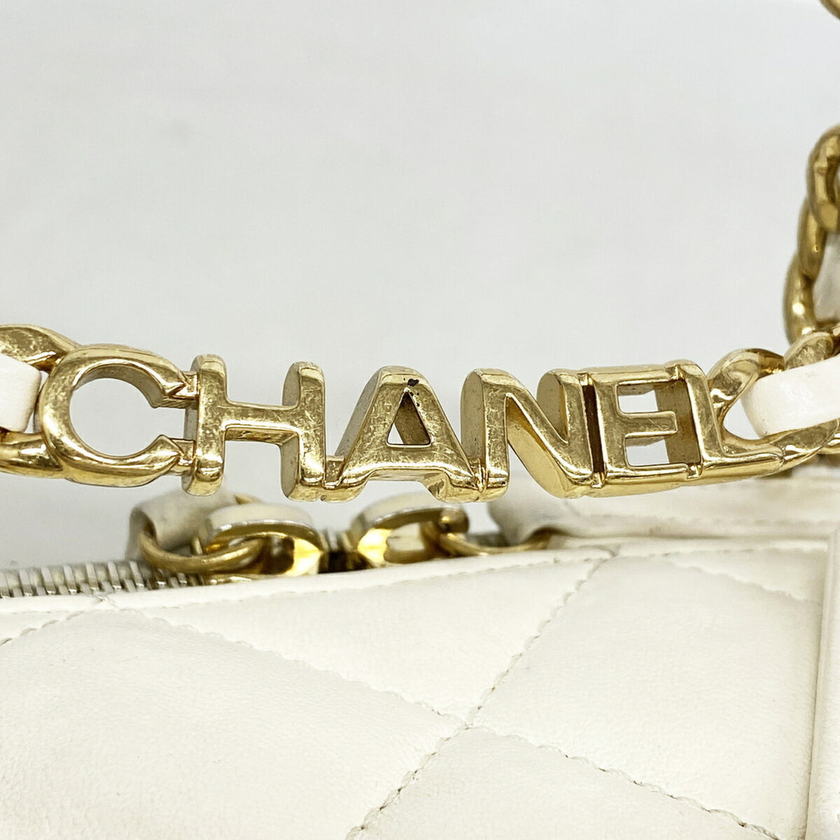 Chanel White Leather Shoulder Bag (Pre-Owned)