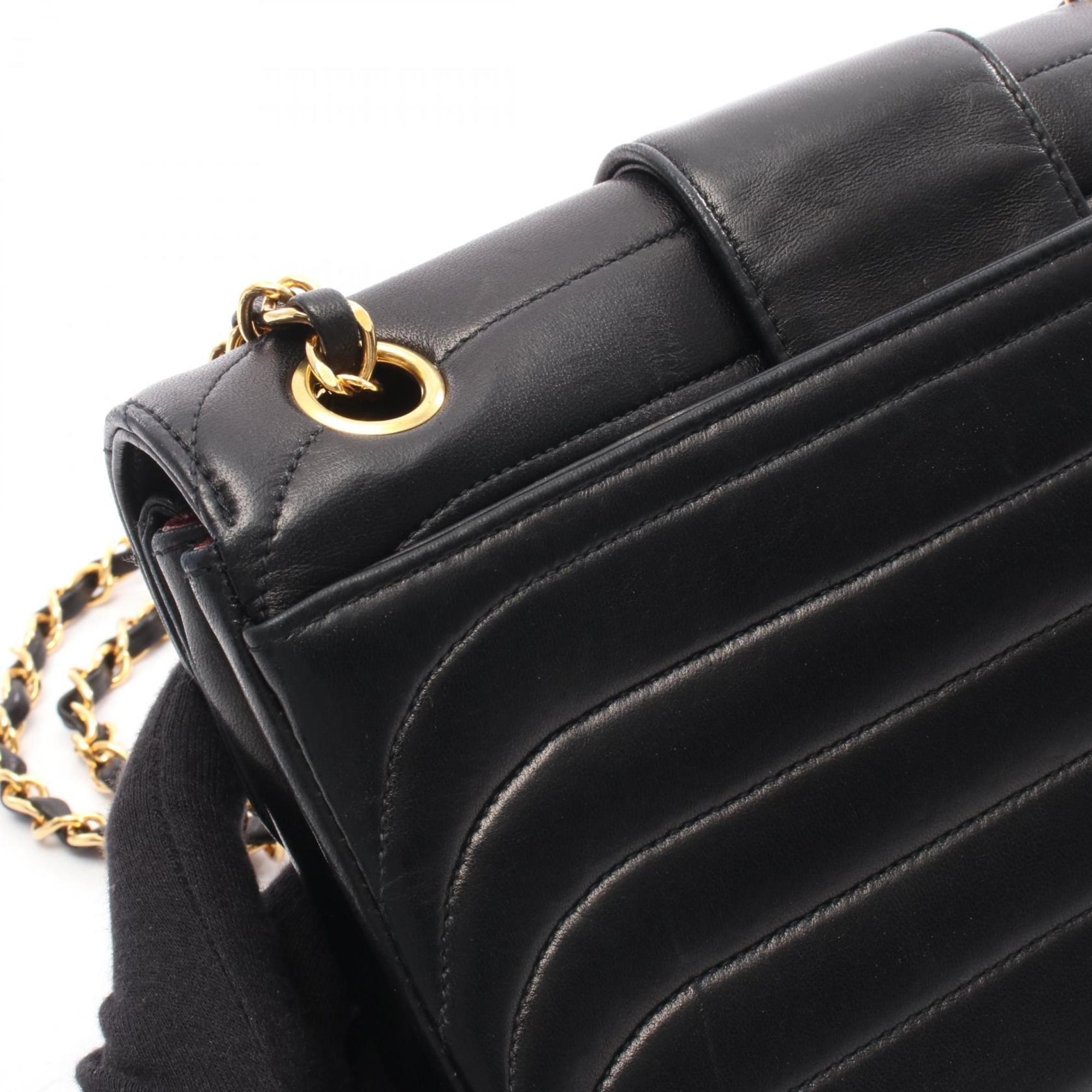 Chanel Black Leather Shoulder Bag (Pre-Owned)