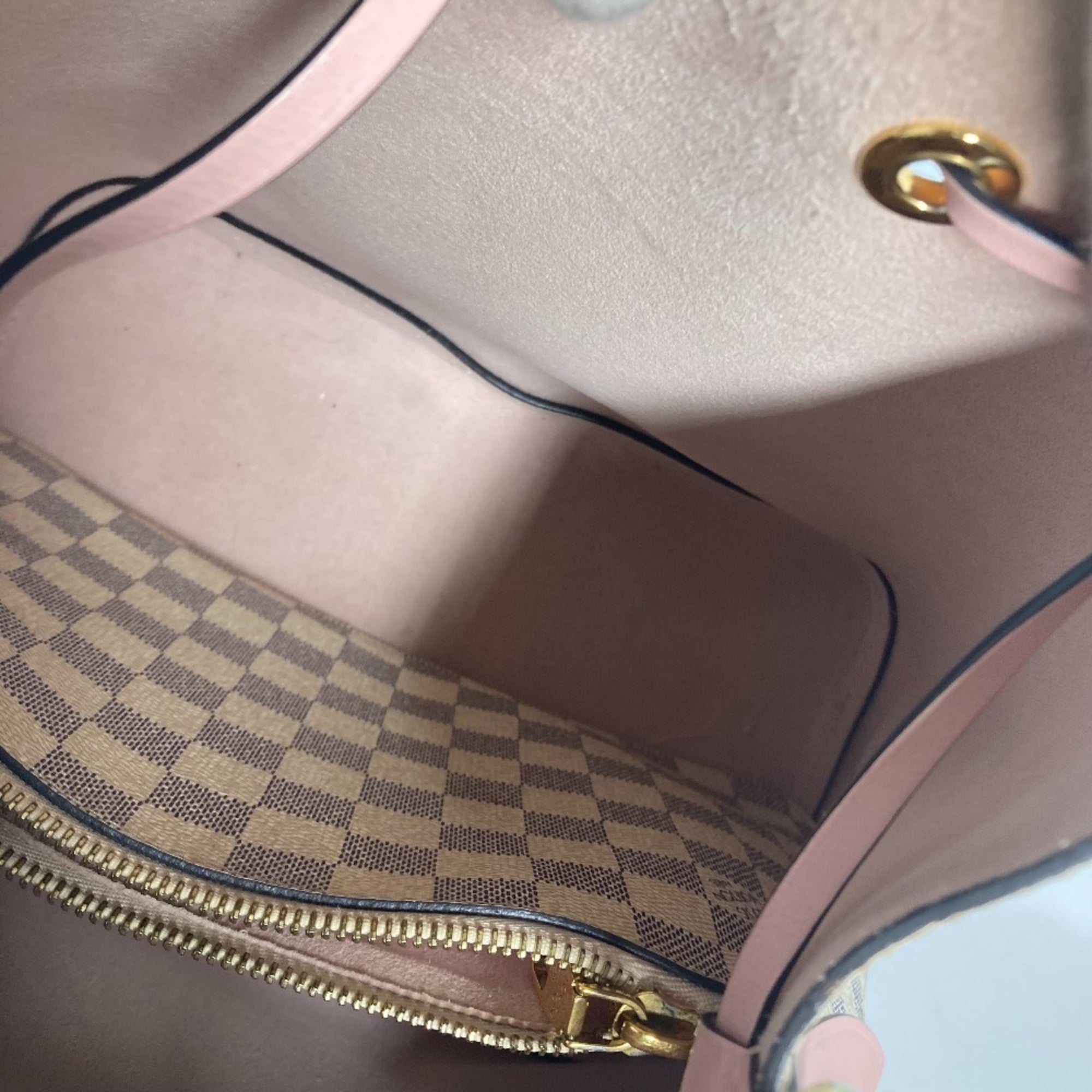 Louis Vuitton Damier Azur Pink White Damier Azur Shoulder Bag (Pre-Owned)