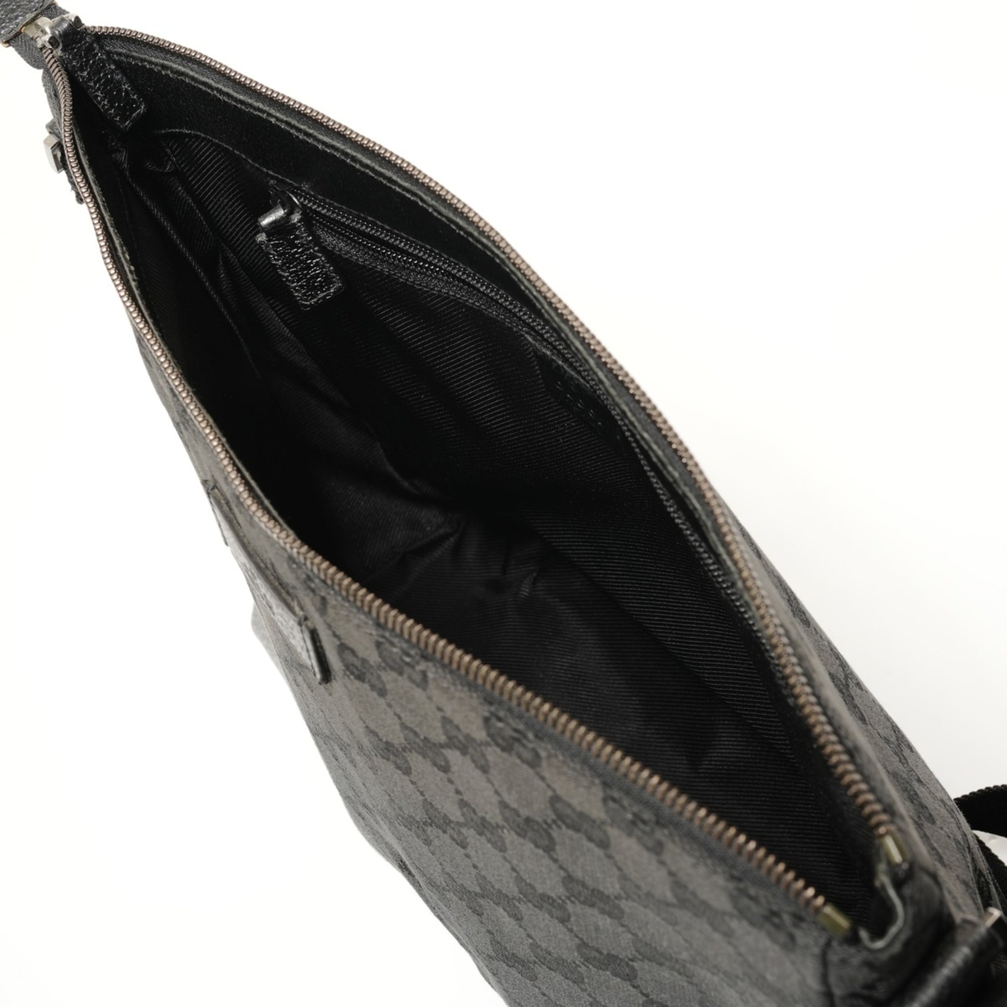 Gucci Gg Canvas Black Gg Canvas Shoulder Bag (Pre-Owned)