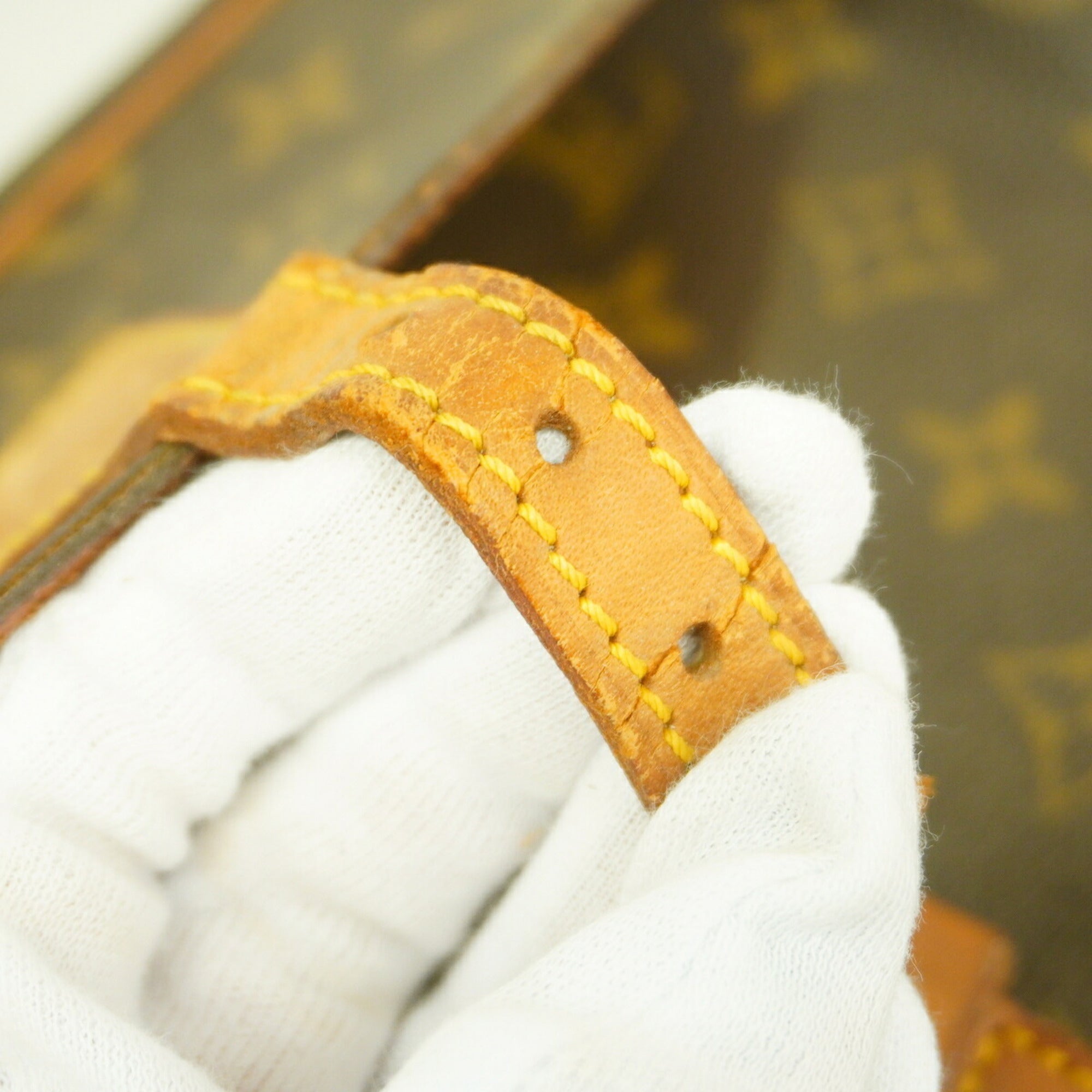 Louis Vuitton Brown Shoulder Bag (Pre-Owned)