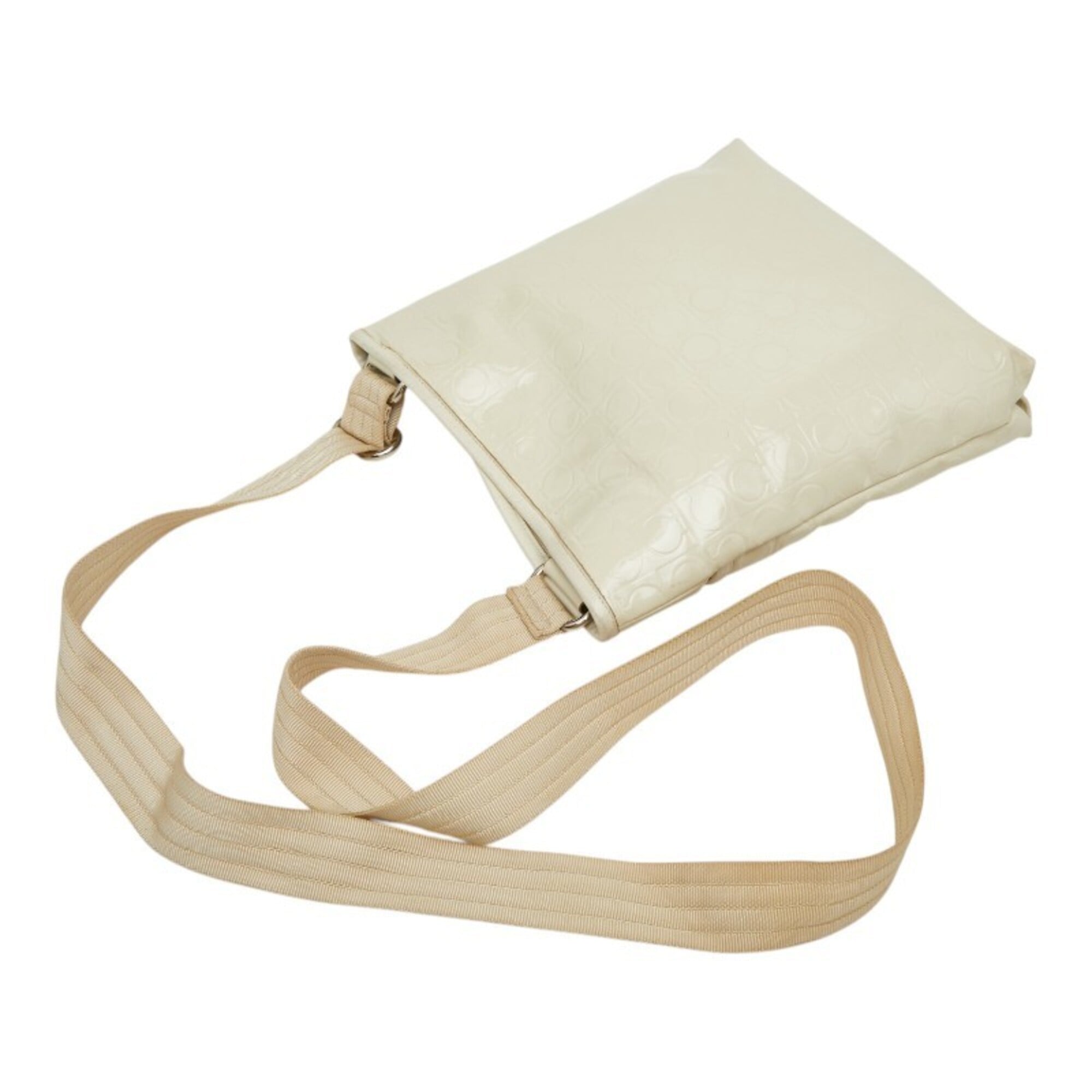 Salvatore Ferragamo Ivory Patent Leather Shoulder Bag (Pre-Owned)