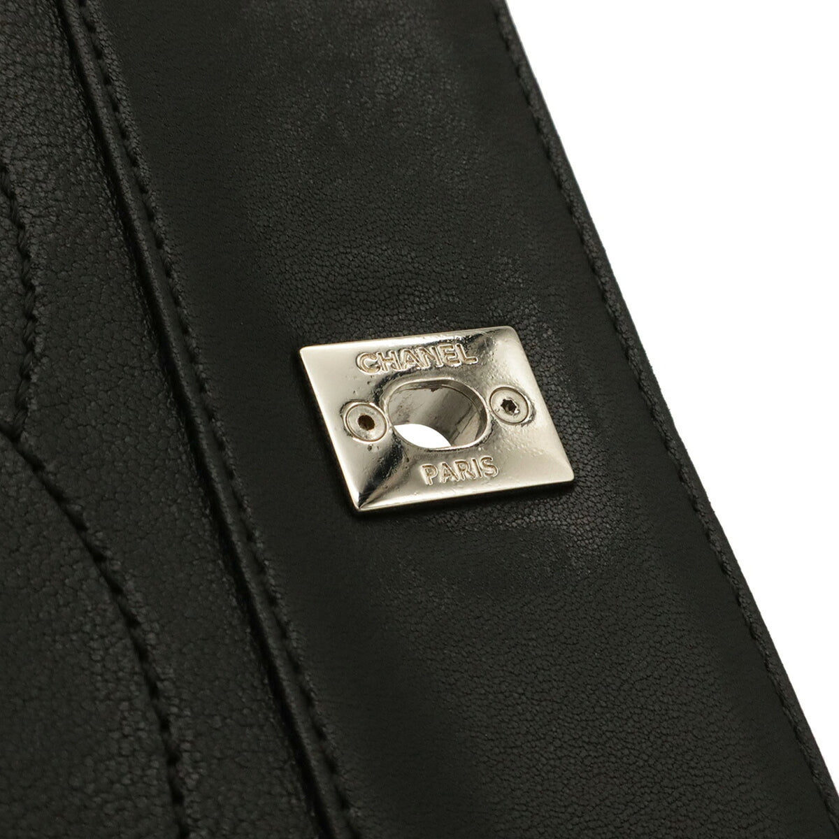Chanel Black Leather Shoulder Bag (Pre-Owned)