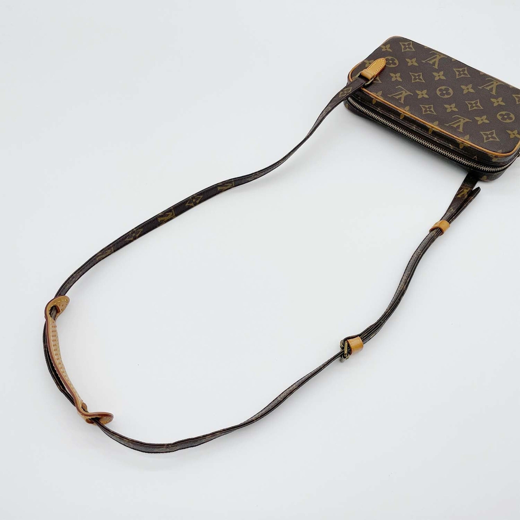 Louis Vuitton Brown Shoulder Bag (Pre-Owned)