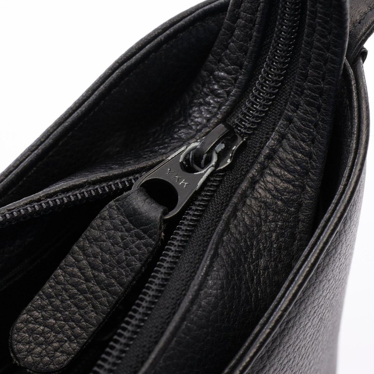 Yves Saint Laurent Black Leather Handbag Shoulder Bag (Pre-Owned)