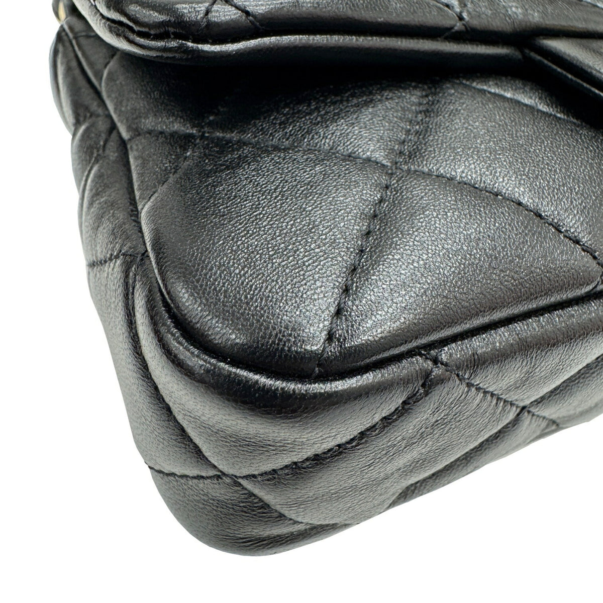 Chanel Black Shoulder Bag (Pre-Owned)