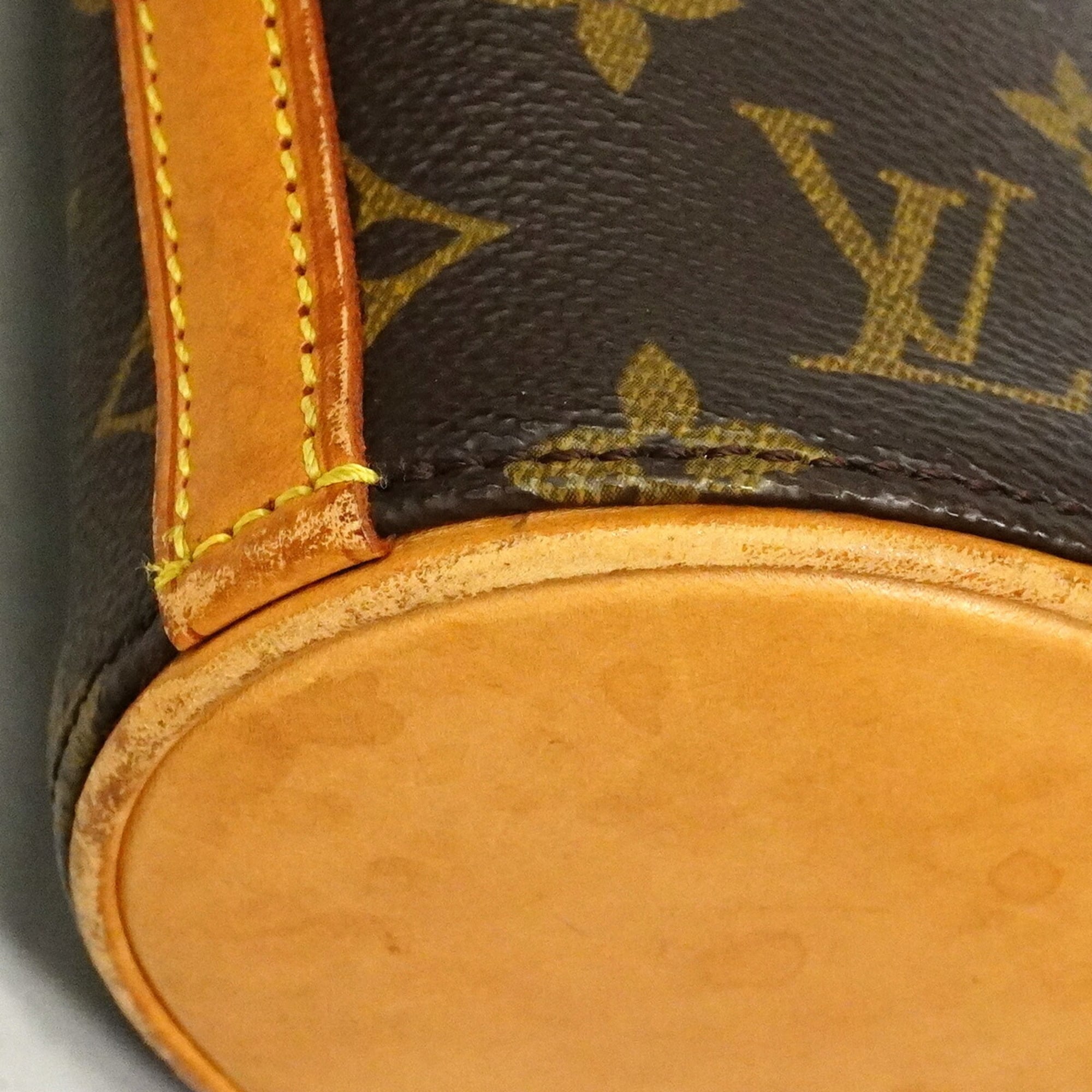 Louis Vuitton Brown Shoulder Bag (Pre-Owned)