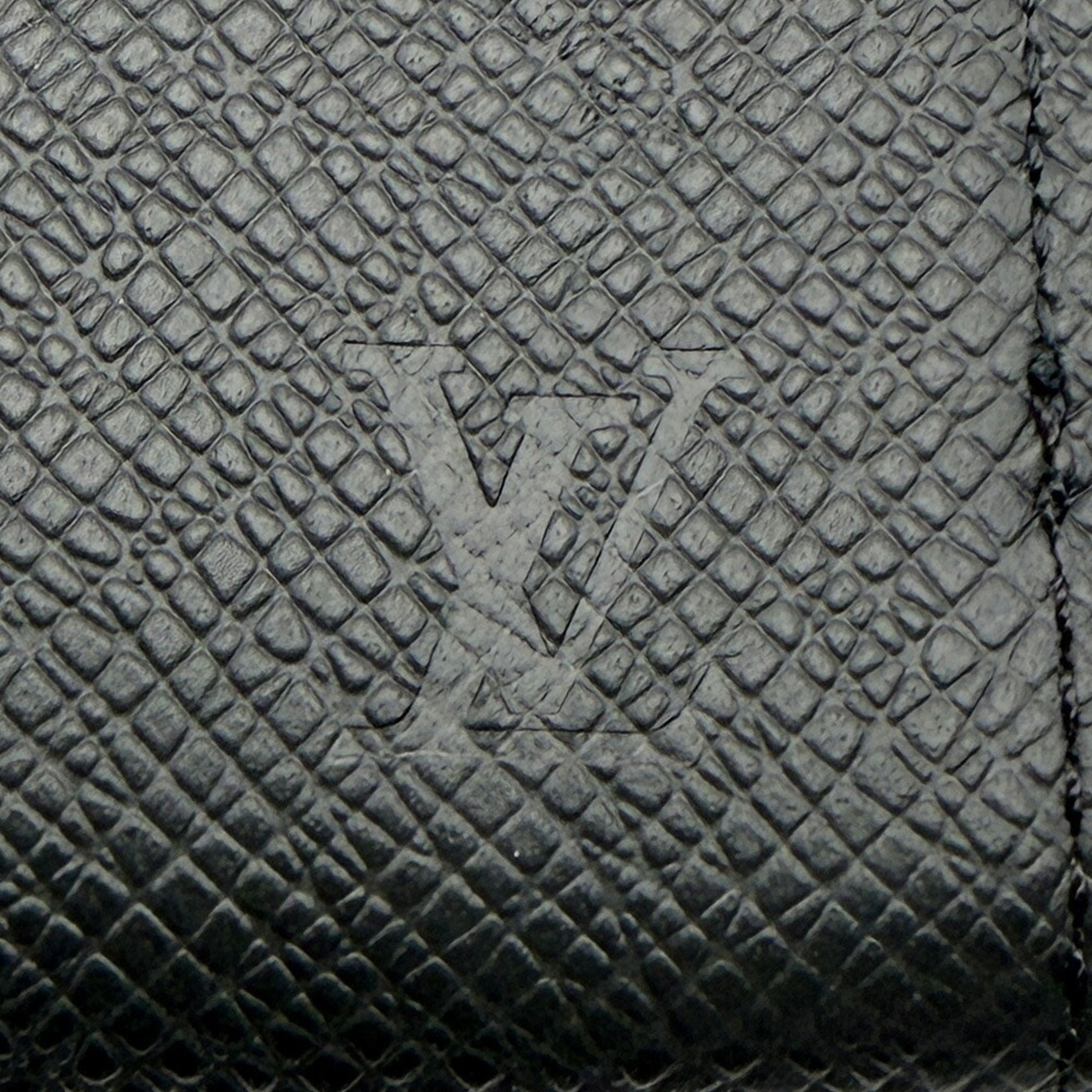 Louis Vuitton Noir Taiga Leather Leather Coin Purse/Coin Case (Pre-Owned)