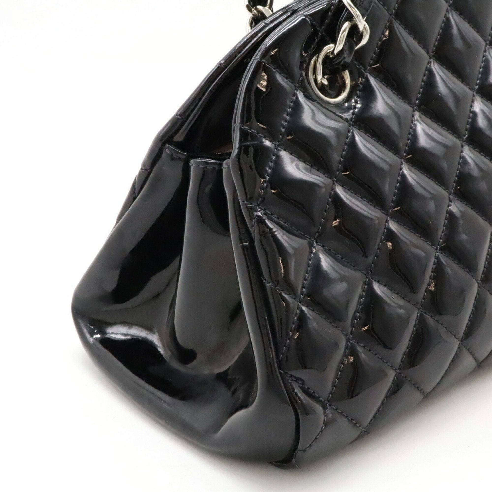 Chanel Black Shoulder Bag (Pre-Owned)