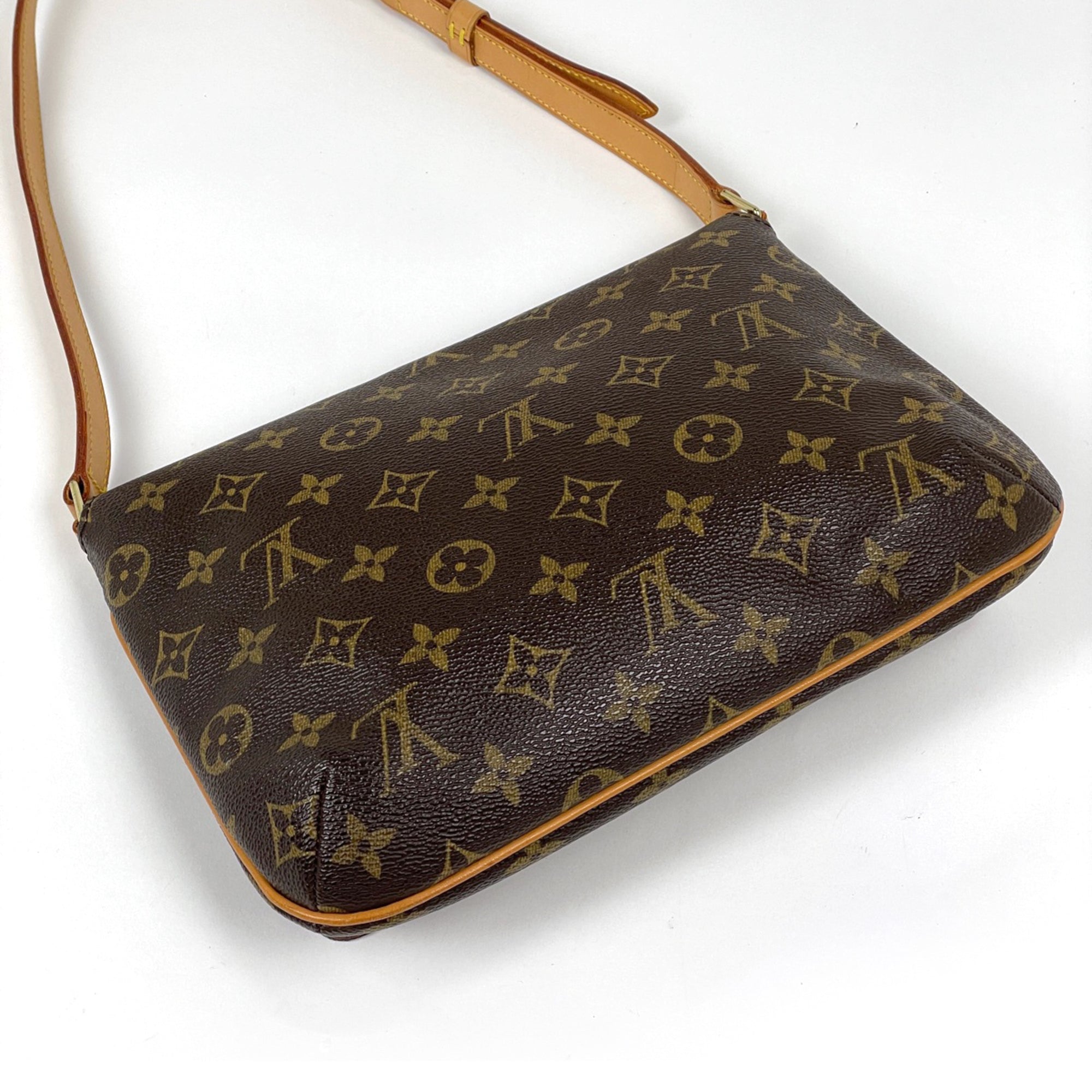 Louis Vuitton Brown Monogram Shoulder Bag (Pre-Owned)
