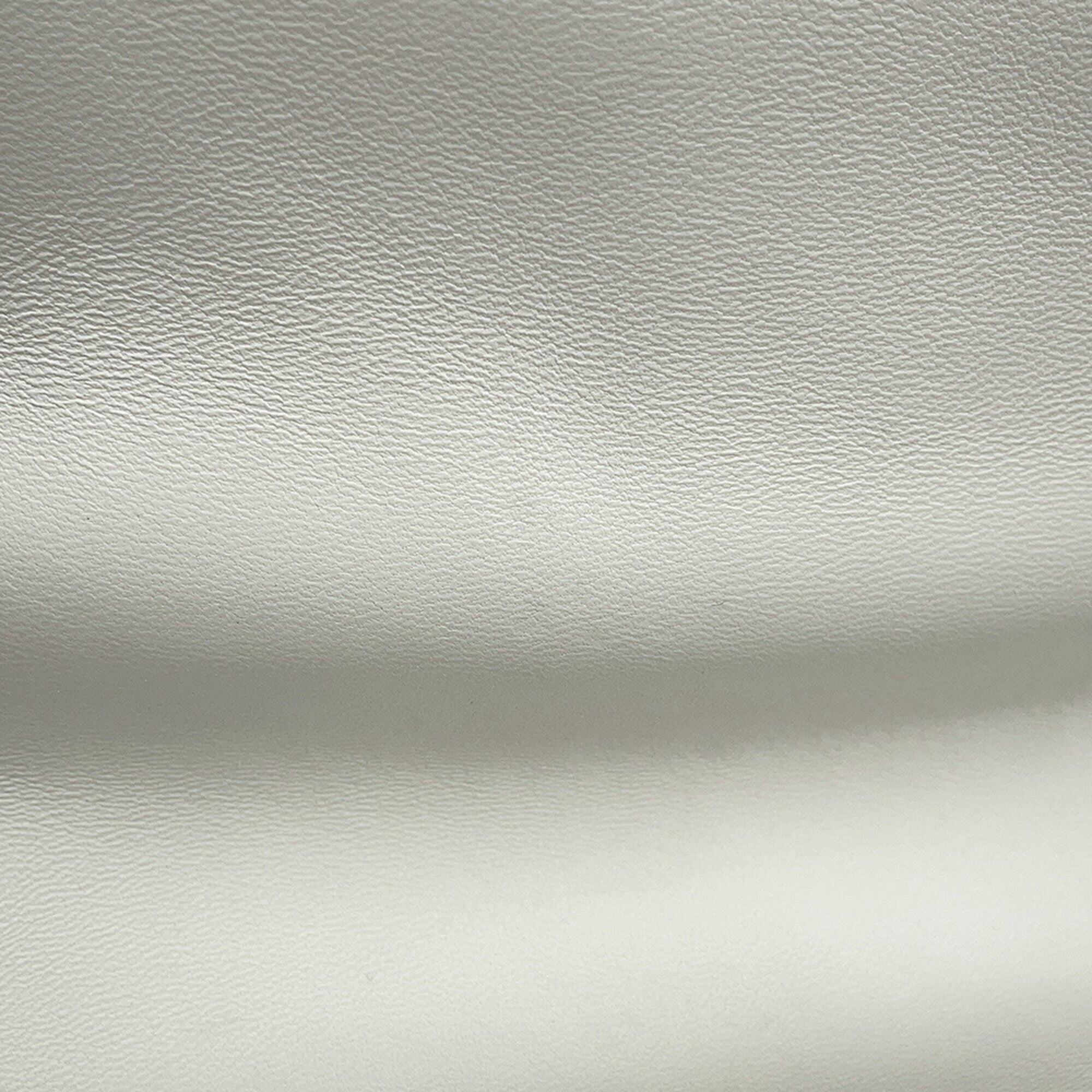 Chanel White Leather Shoulder Bag (Pre-Owned)