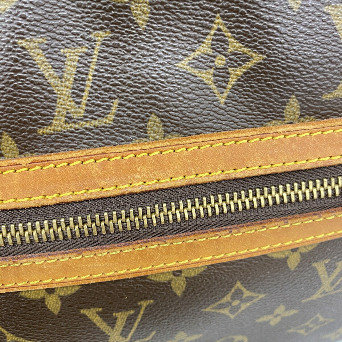 Louis Vuitton Brown Shoulder Bag (Pre-Owned)