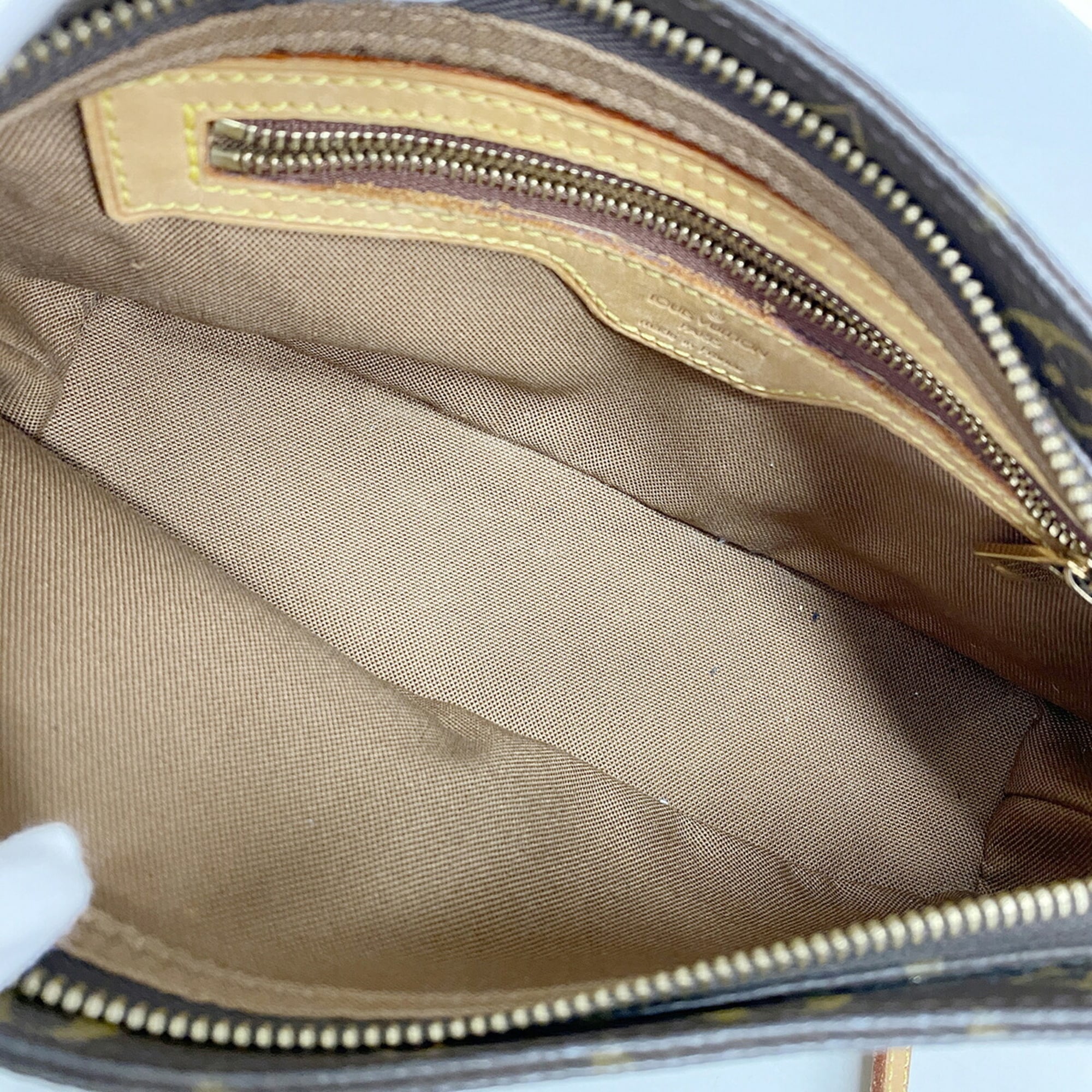 Louis Vuitton Brown Shoulder Bag (Pre-Owned)