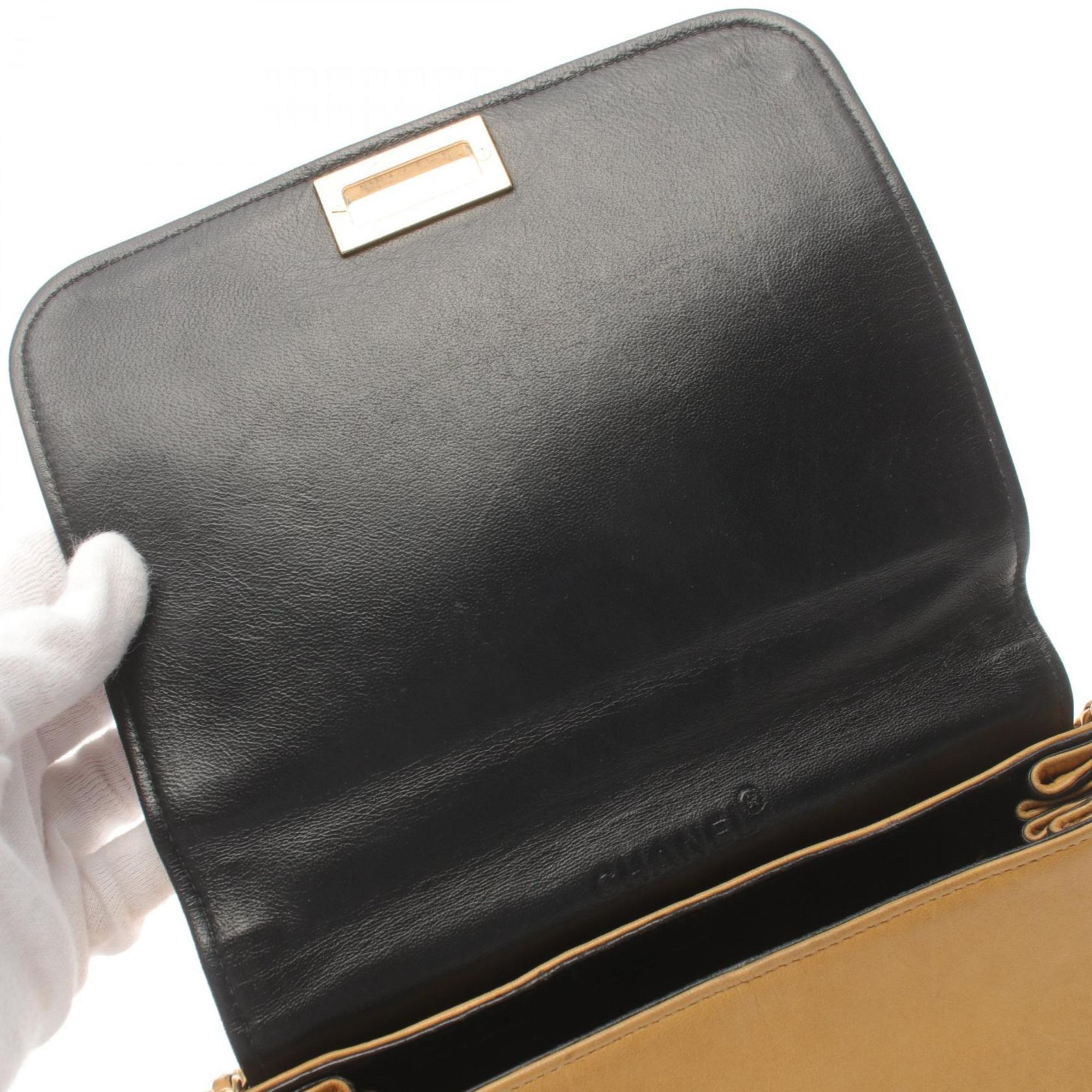 Chanel Beige Leather Shoulder Bag (Pre-Owned)