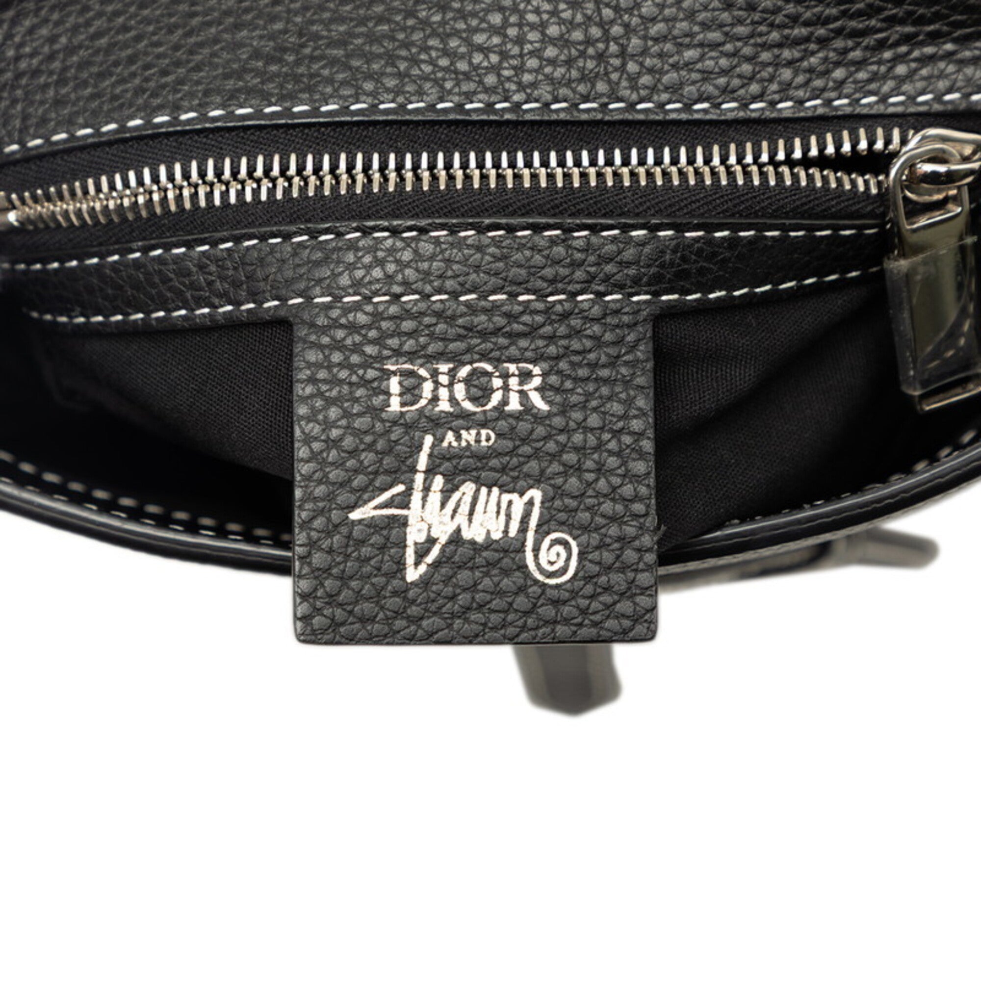 Christian Dior Black Leather Shoulder Bag (Pre-Owned)