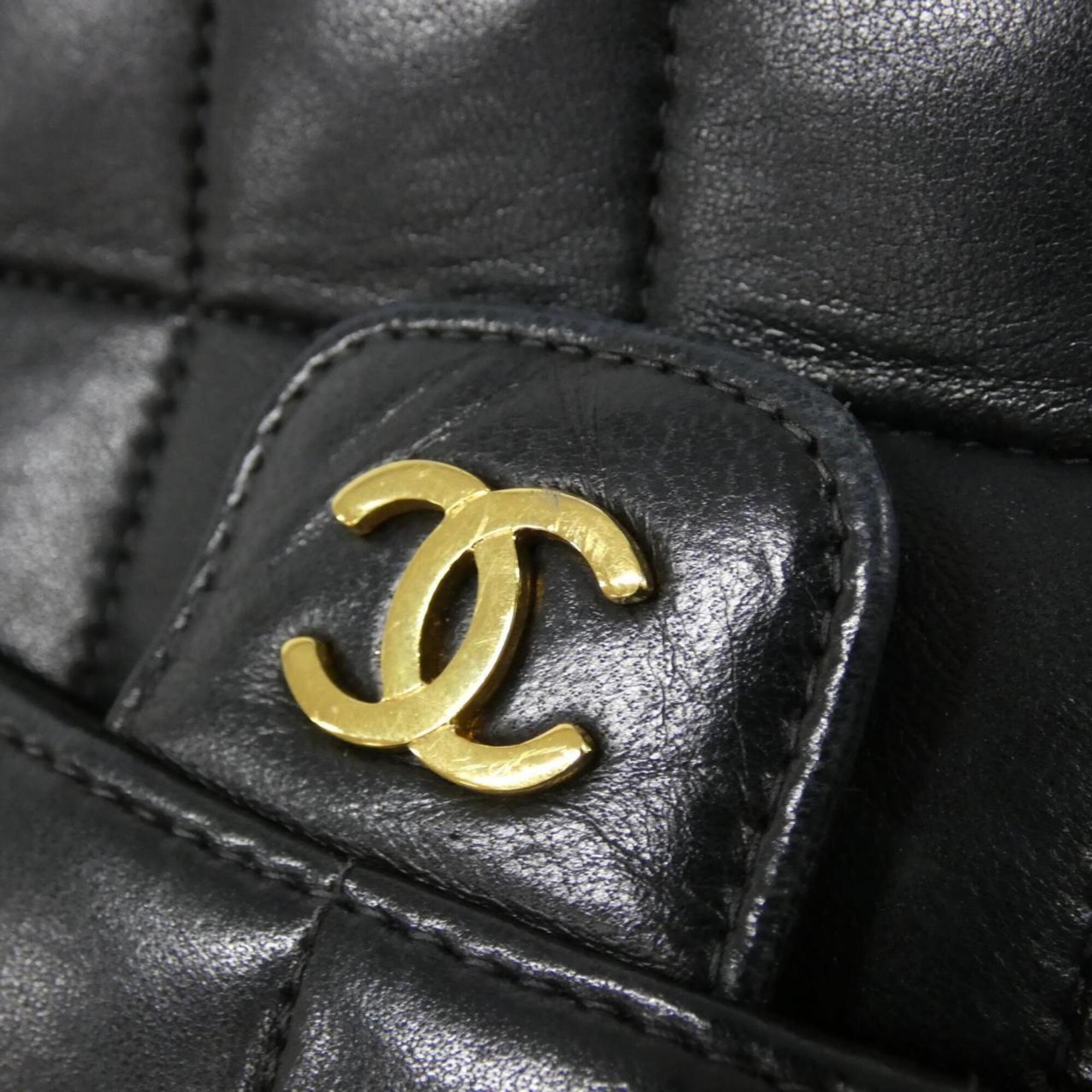 Chanel Black Leather Shoulder Bag (Pre-Owned)